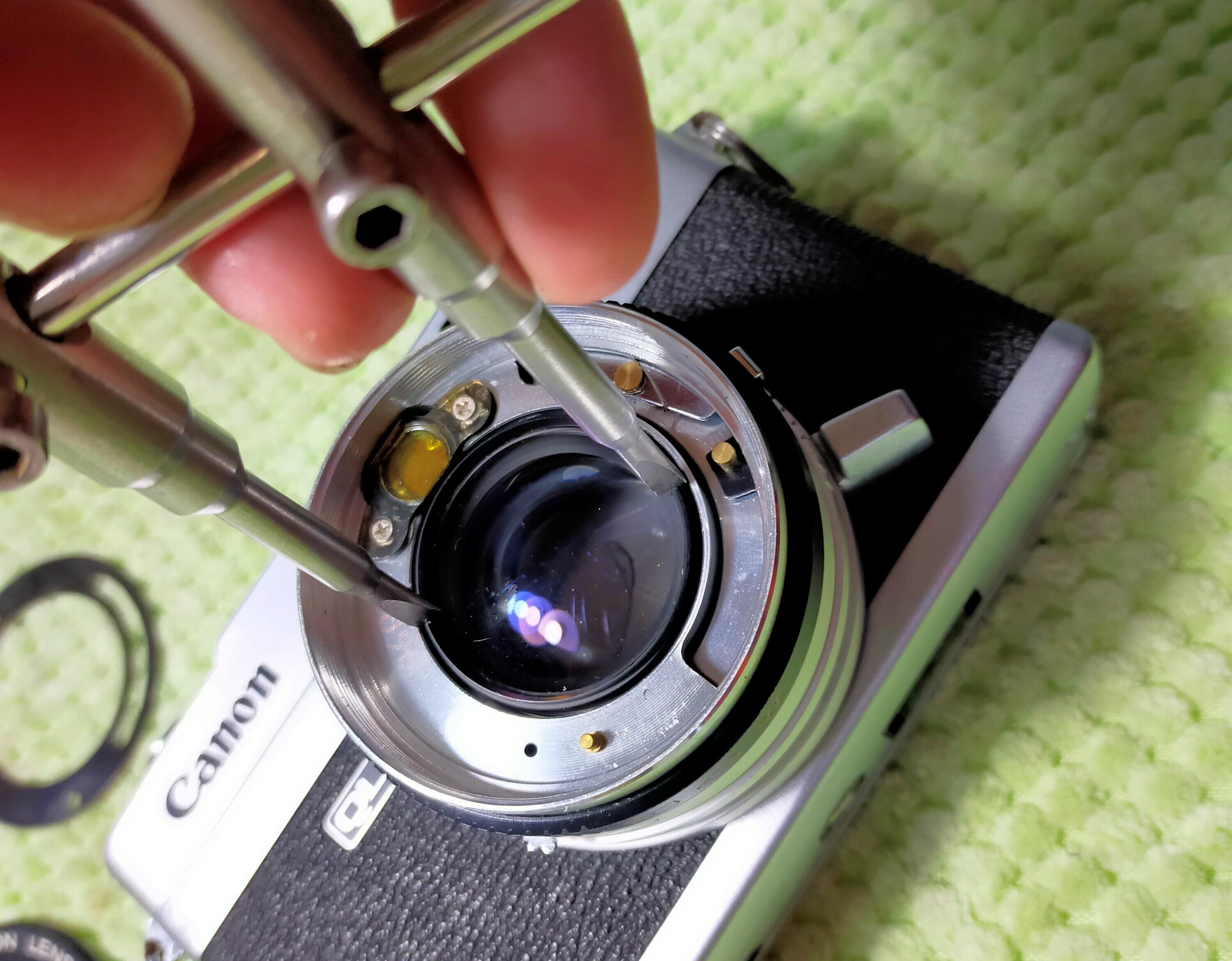 Canon New Canonet QL17の分解|フィルムカメラ修理のアクアカメラ Canon New Canonet QL17の分解|フィルムカメラ修理のアクアカメラ