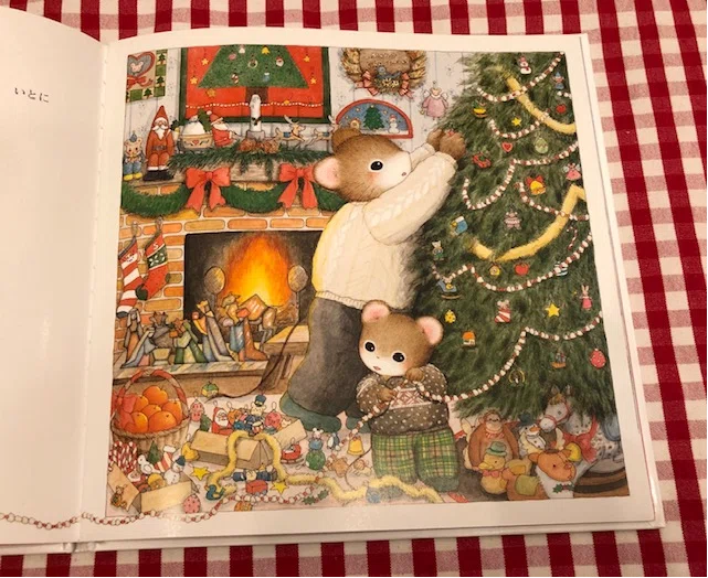 クリスマス絵本の中におじゃまして、一緒にクッキーの飾り付けをしてみ