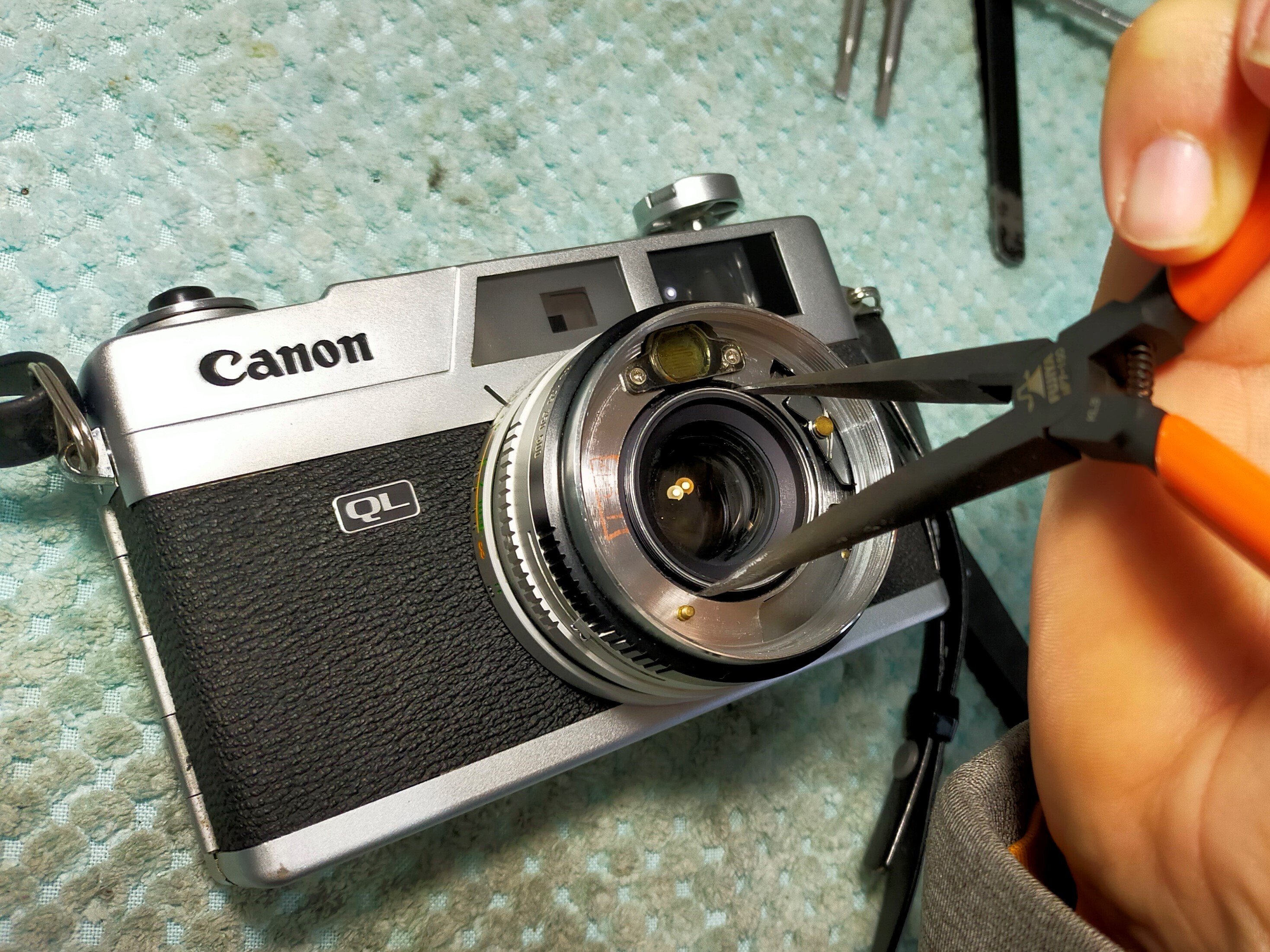 Canon New Canonet QLの分解｜フィルムカメラ修理のアクアカメラ