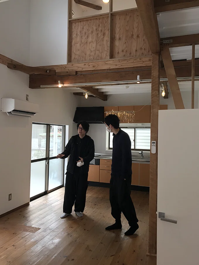 巨大キャンバスに描いた作品「KUJAKU」、自分史上1番大きなサイズ
