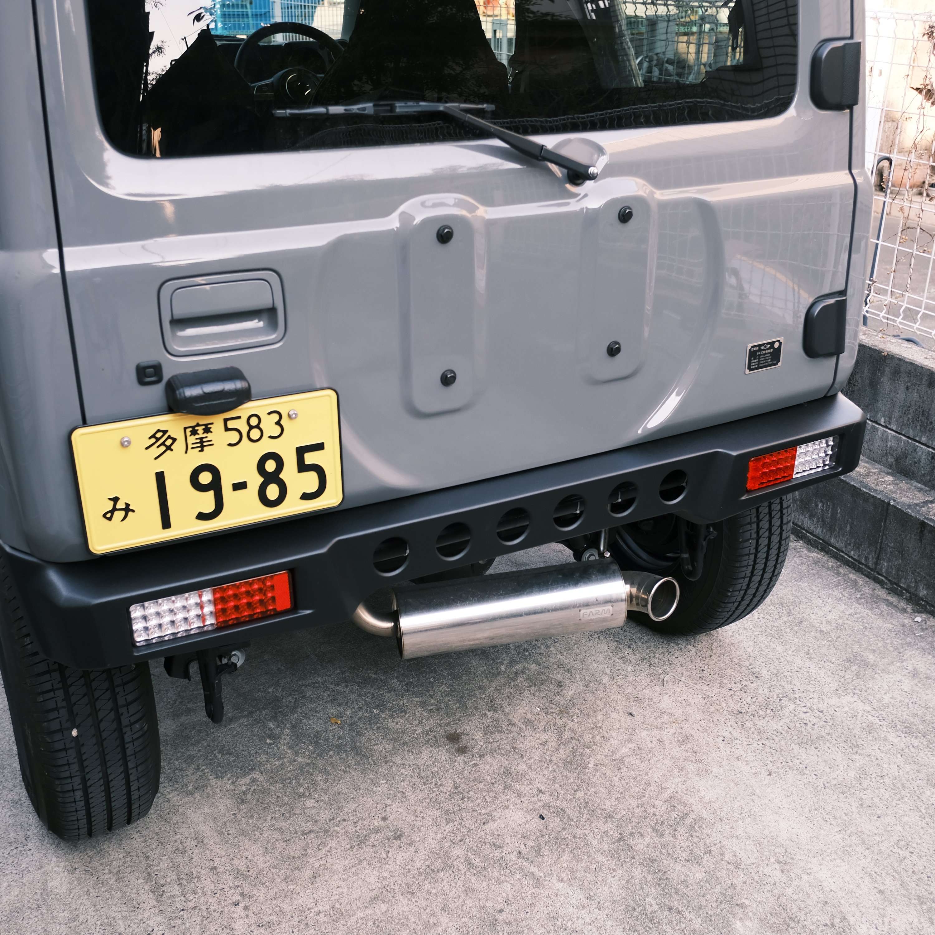 【引取・直接限定】新車外し　ジムニー JB64 リアバンパー 純正 テール付き 引取・直接限定】新車外し ジムニー JB64 リアバンパー 純正