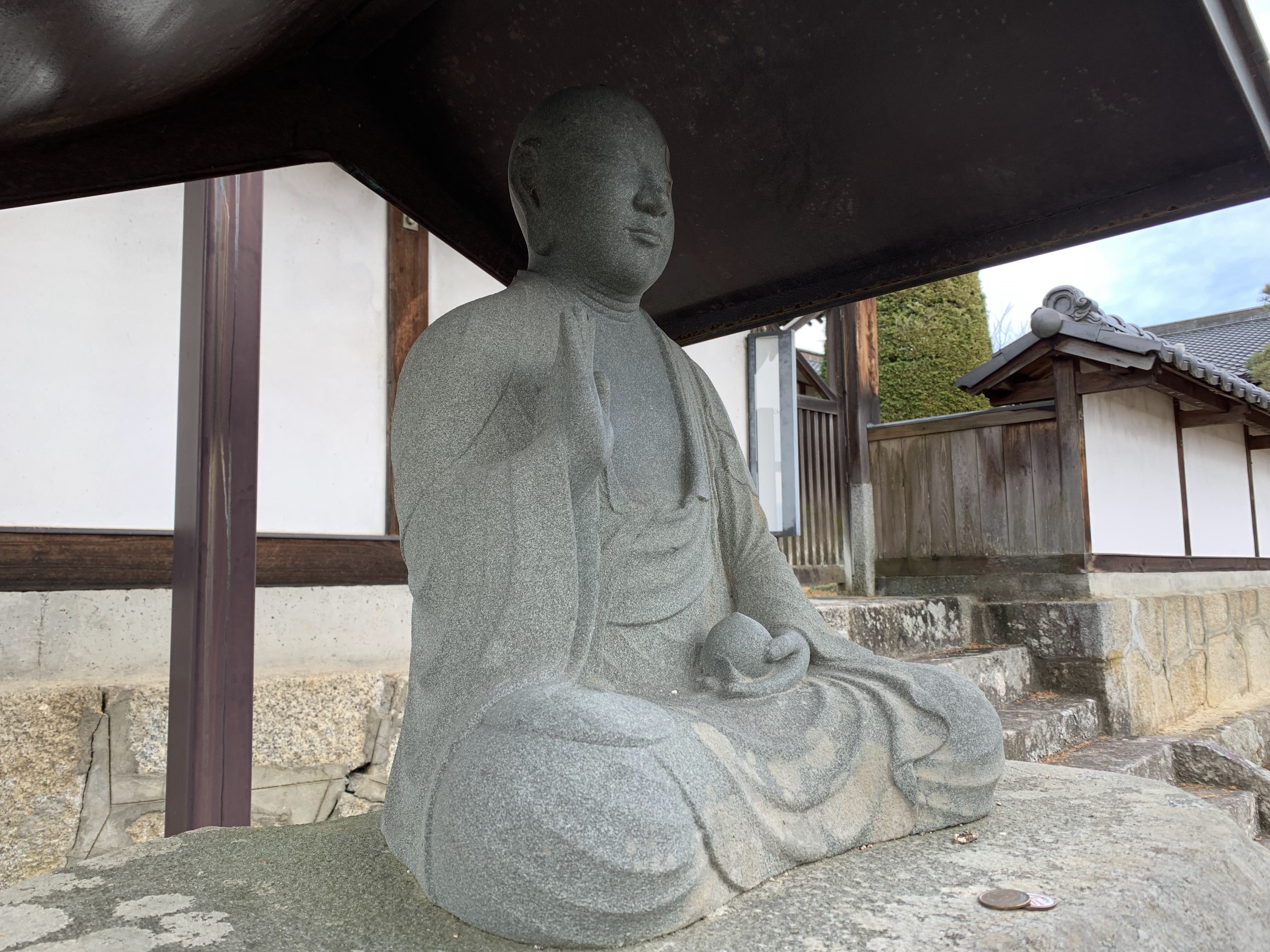 彫像の心について─守屋貞治の石仏｜Kasai Yuichi