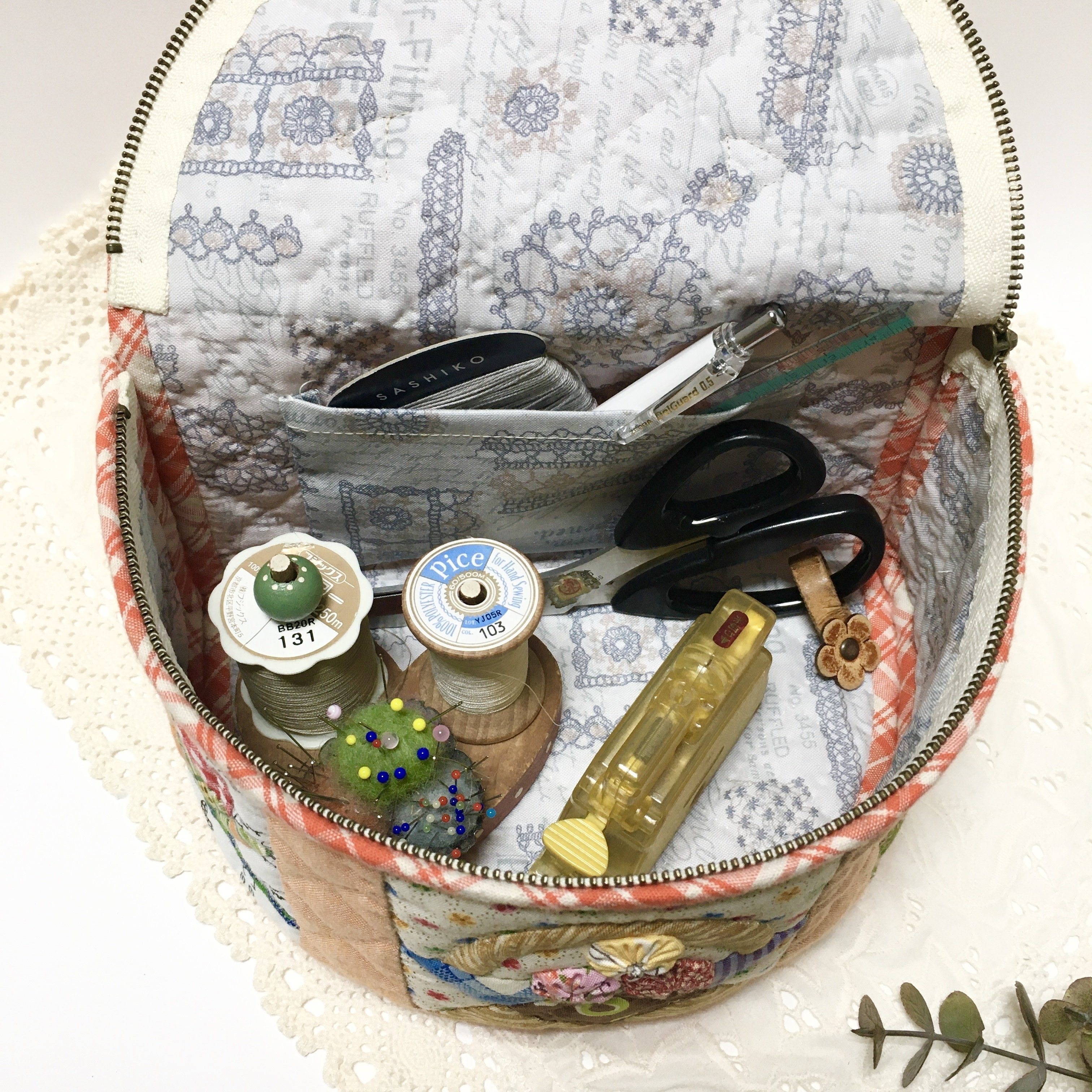 ♡ハンドメイド♡1点限り‼️ パッチワークBIGバニティポーチ ♥︎ハンドメイド♥︎1点限り‼️ ハートパッチワークBIGバニティ