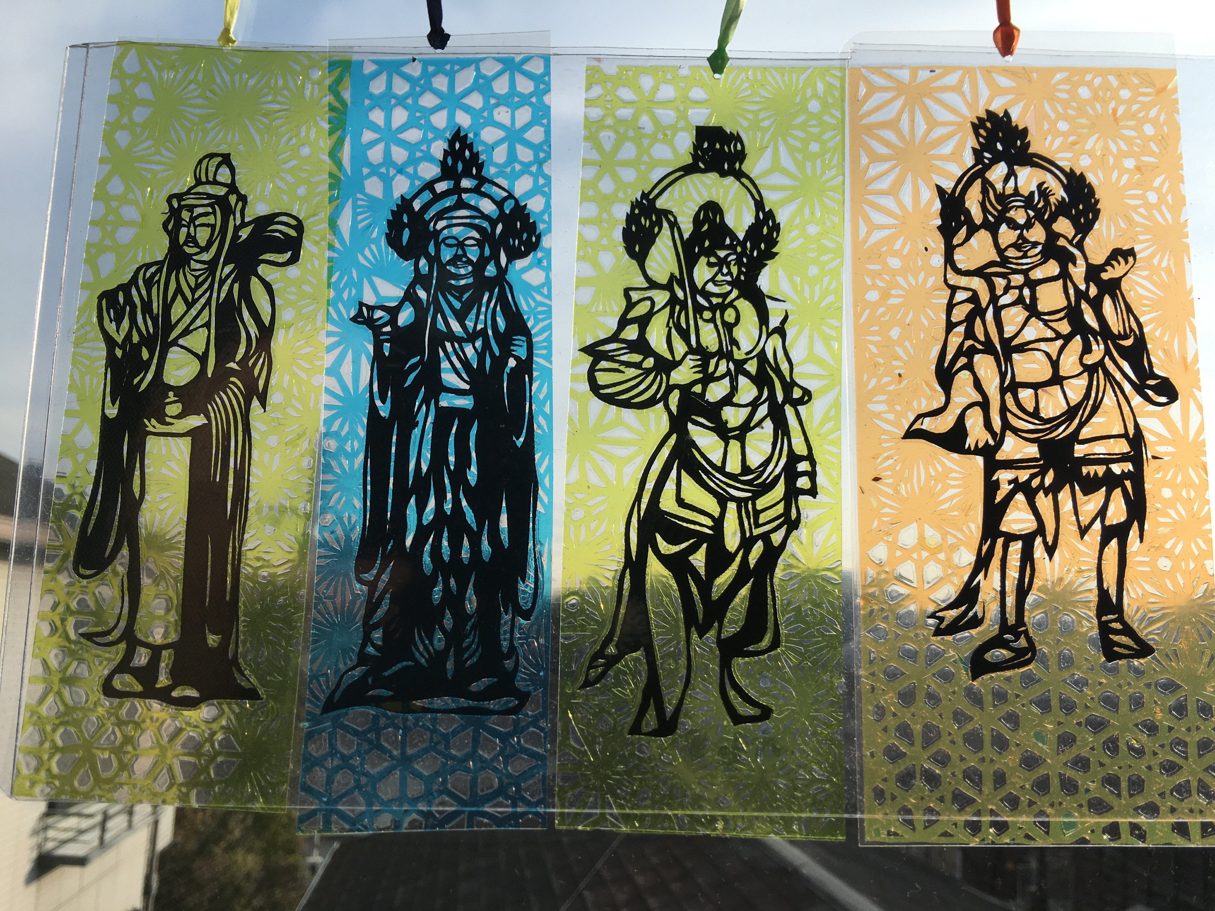 切り絵アート 仏像と組み木模様を重ねた栞①｜Frau Schnitt