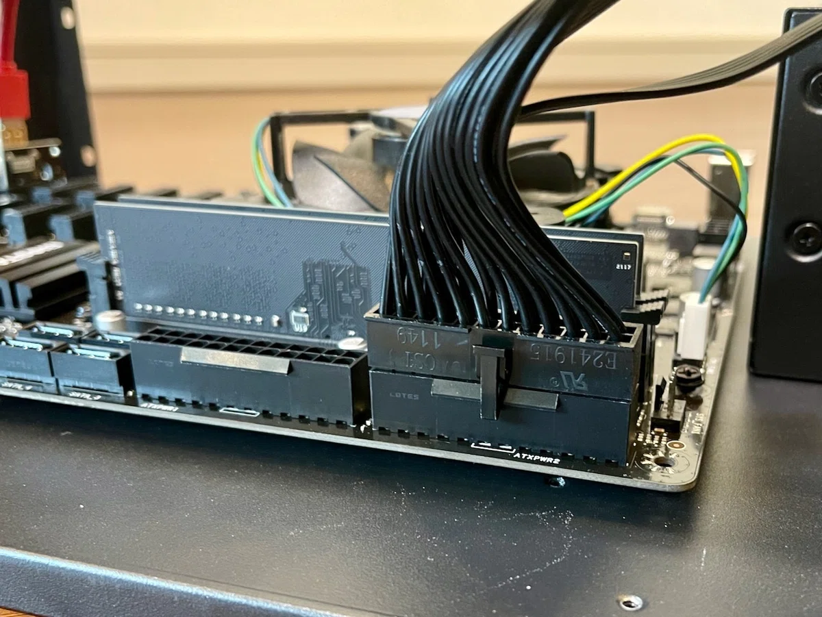 自作マイニングリグの作り方】マイニング専用マザーボード「TB360-BTC 