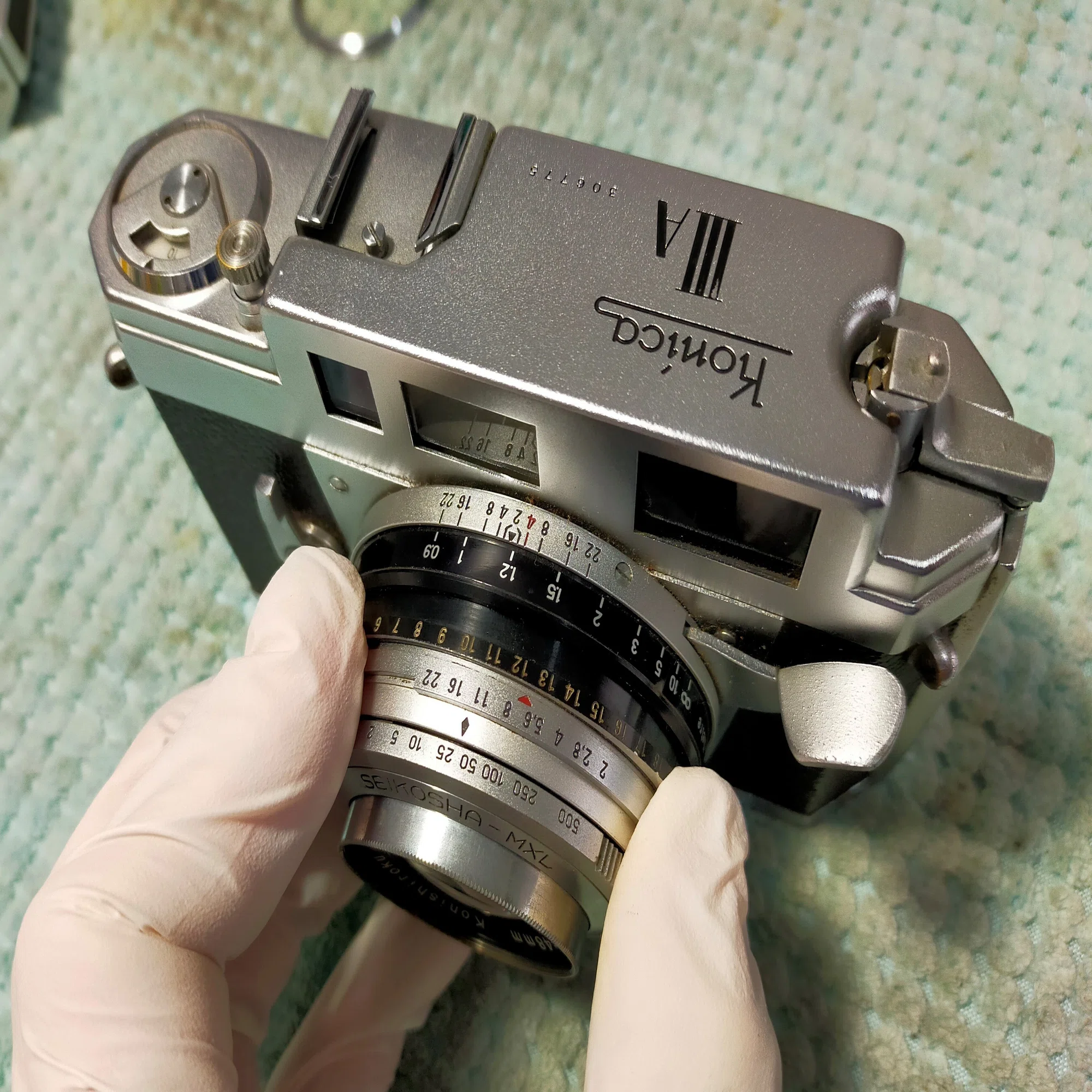 コニカ iiiAの分解｜フィルムカメラ修理のアクアカメラ