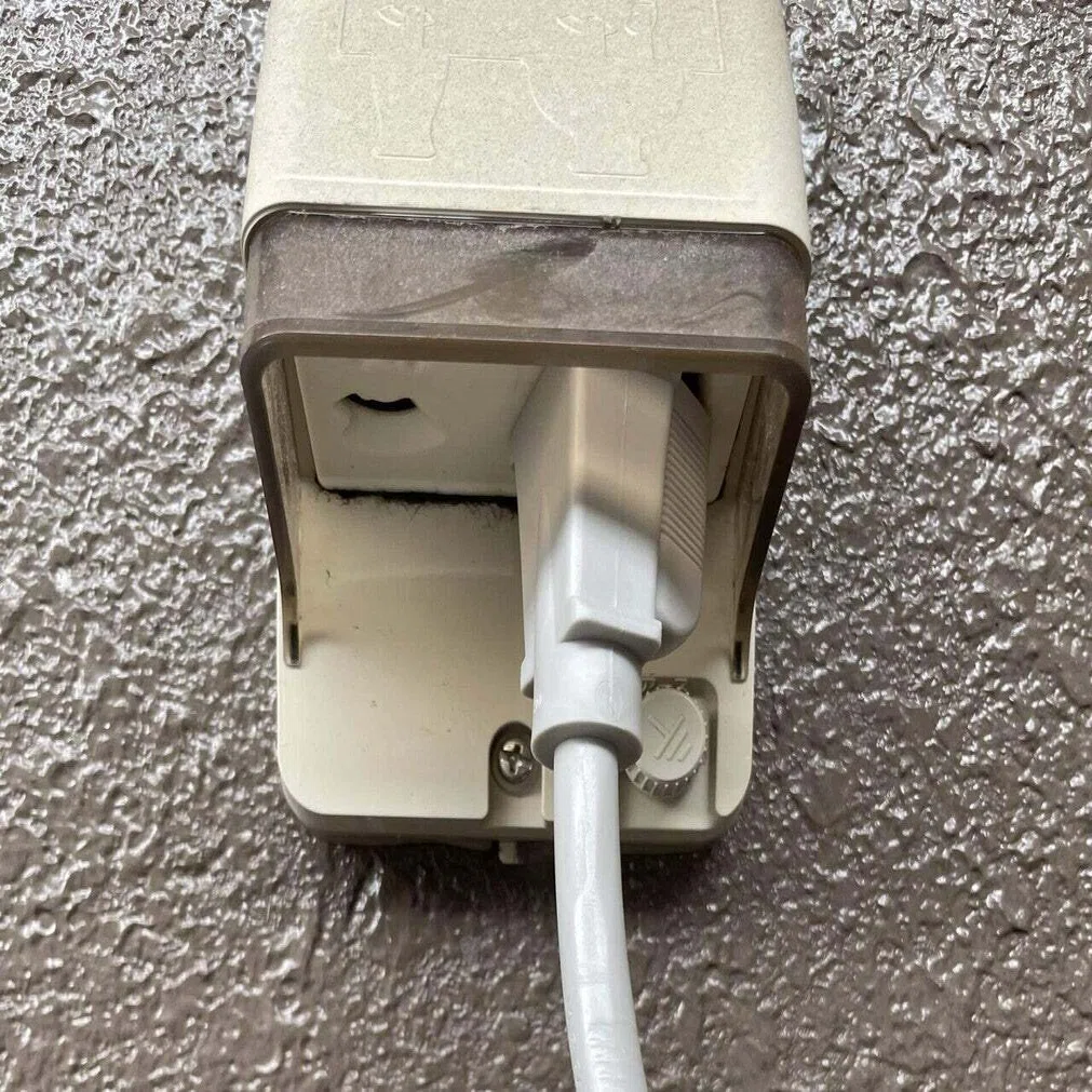テスラ】 モバイルコネクタで簡単!! 家庭電源で充電しよう! 投資家の 