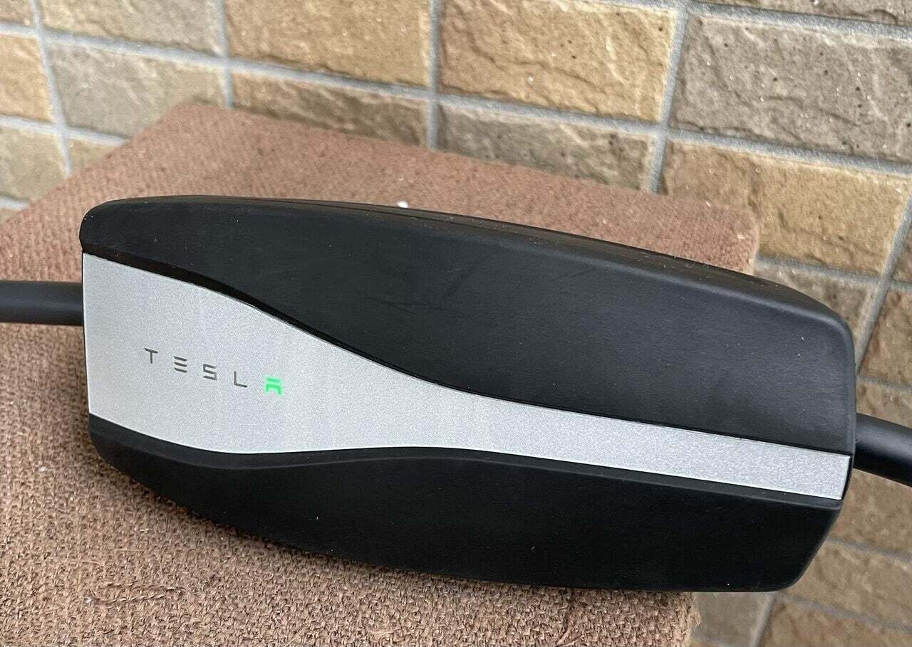 テスラ】 モバイルコネクタで簡単!! 家庭電源で充電しよう! 投資