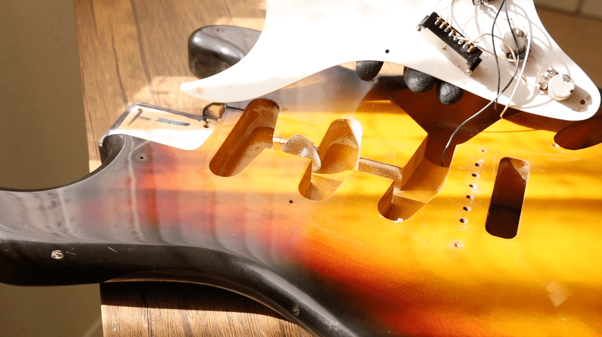 90年代フジゲン製Squierストラトの修理1｜Croquetteギター機材研究
