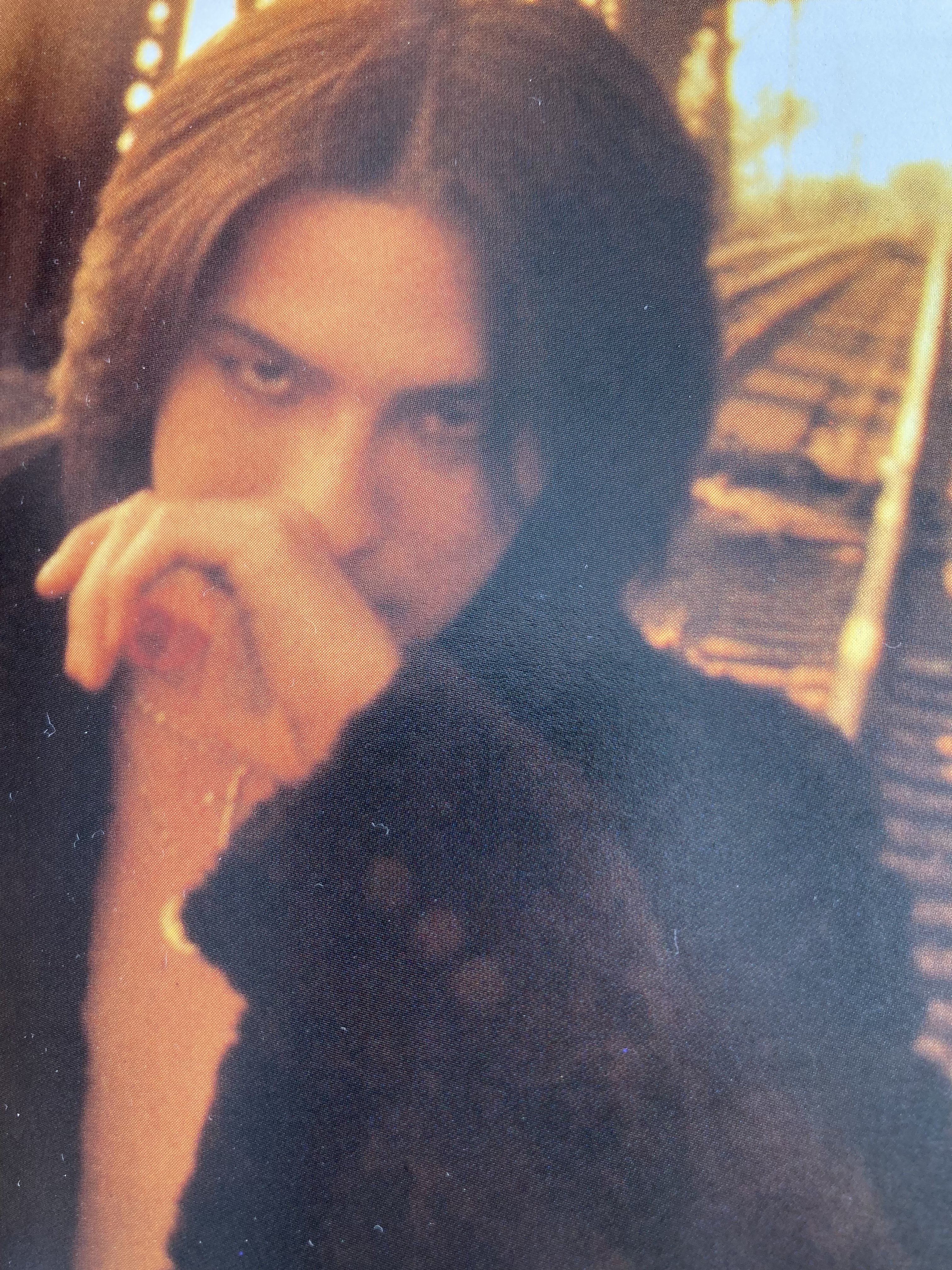 ド紫色に染まったギタリスト｜景虎