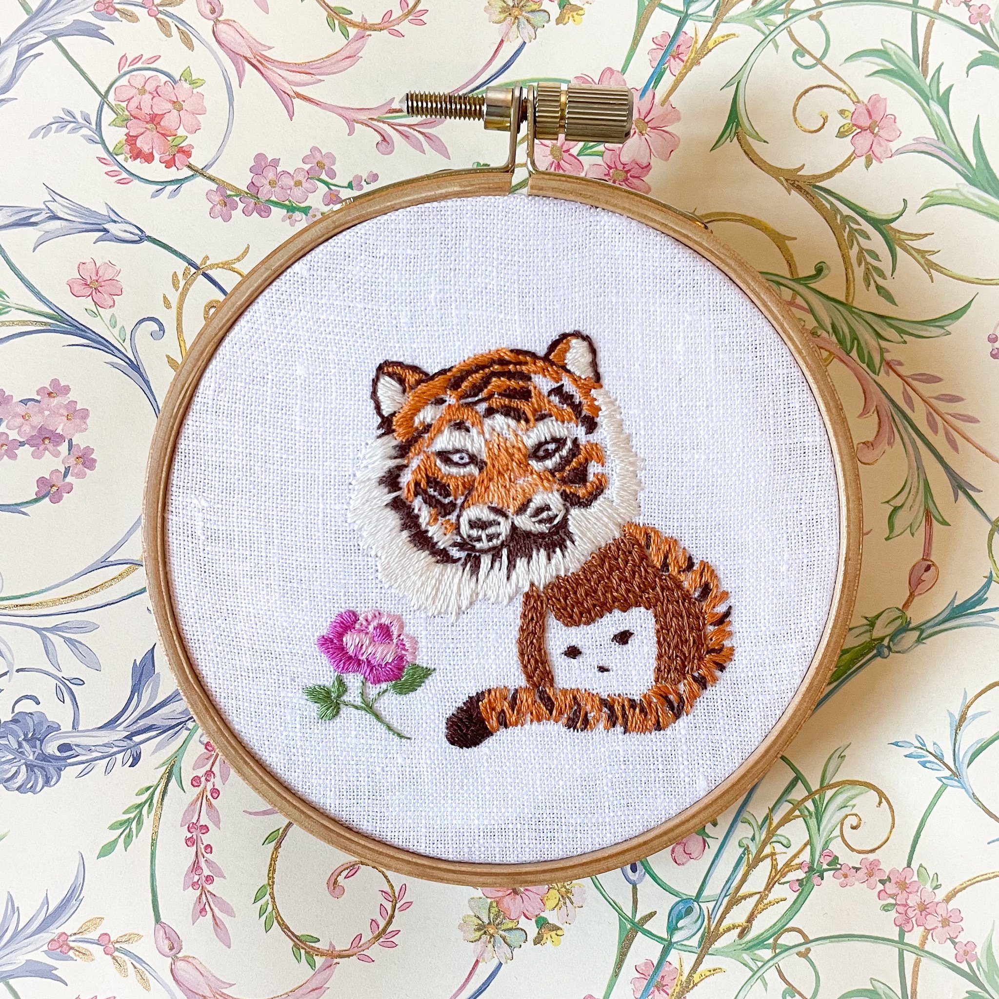 トラとバラと女の子の刺繍｜nanny embroidery