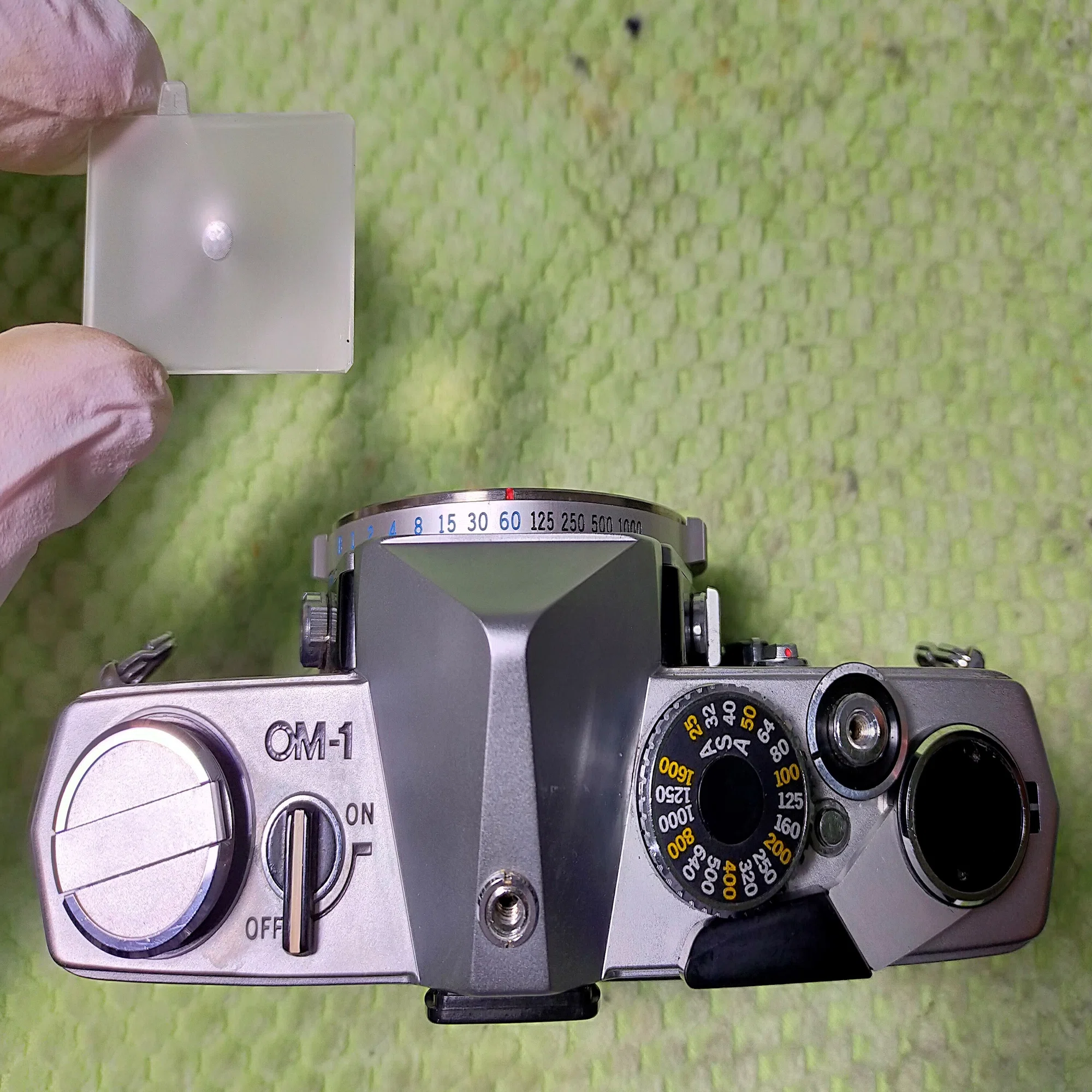 Olympus OM-1の分解｜フィルムカメラ修理のアクアカメラ