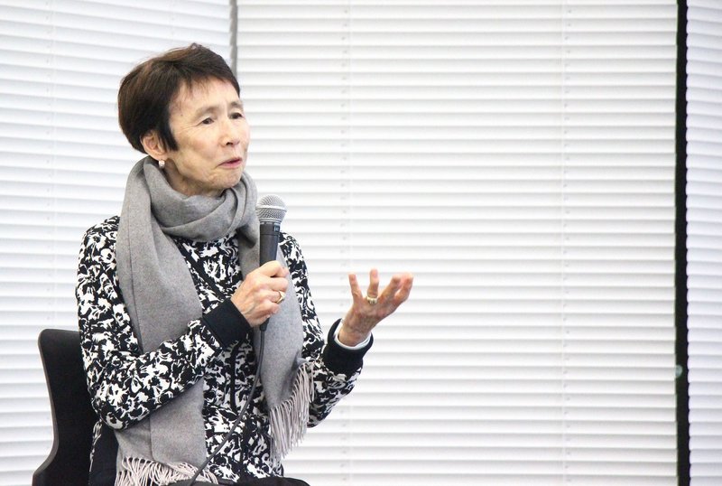 デジタル監の石倉洋子が話している様子