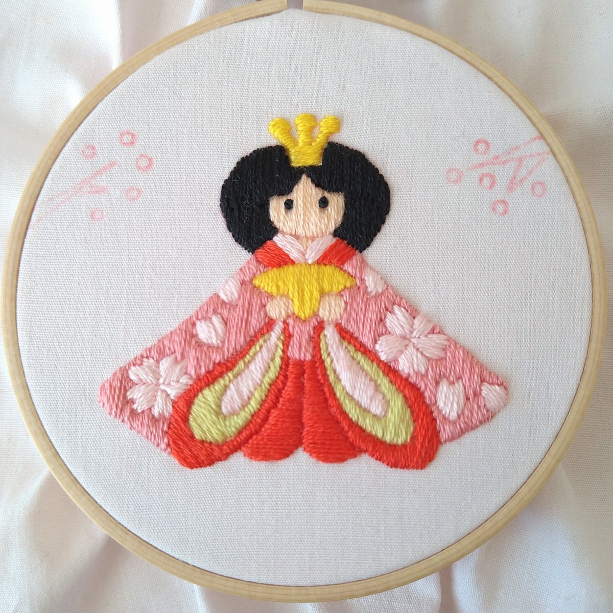 ひなまつりの刺繍枠キットを作ろう? ステップ20 〜お雛様の目の刺繍 