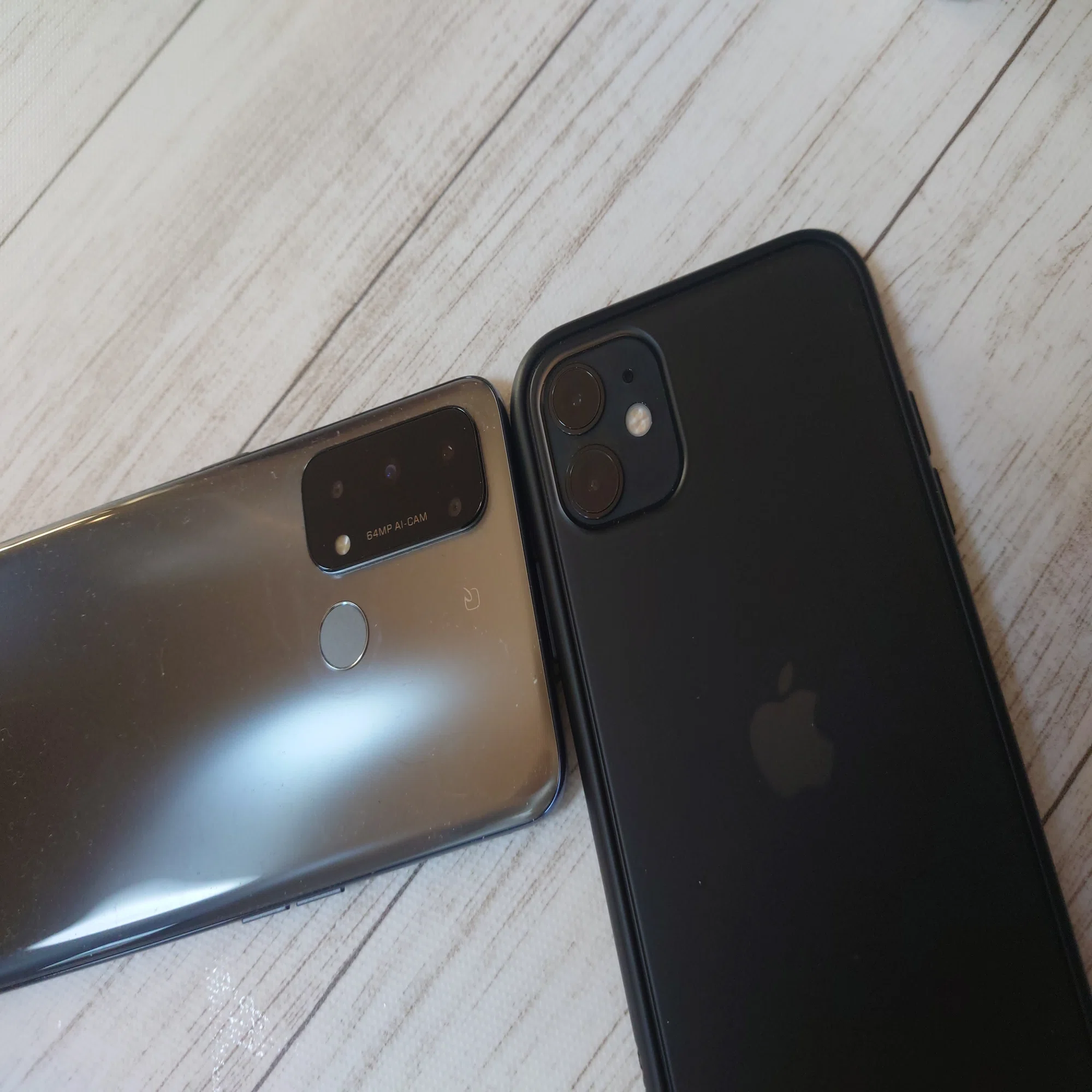 iphone11』『OPPOReno5A』比較｜JIMA