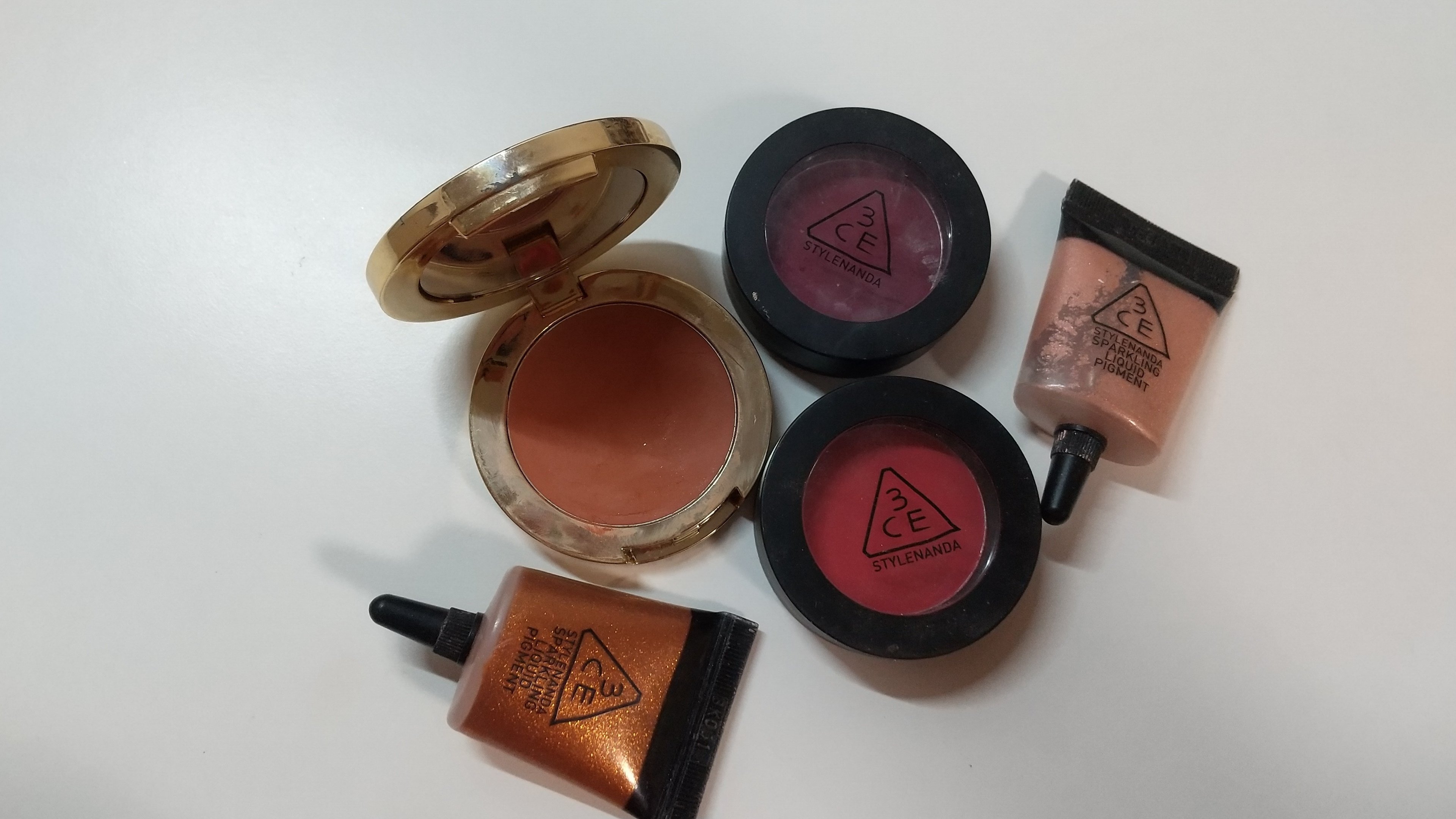 持っているアイシャドウもやっぱりプチプラ祭りだった｜桑野あいこ