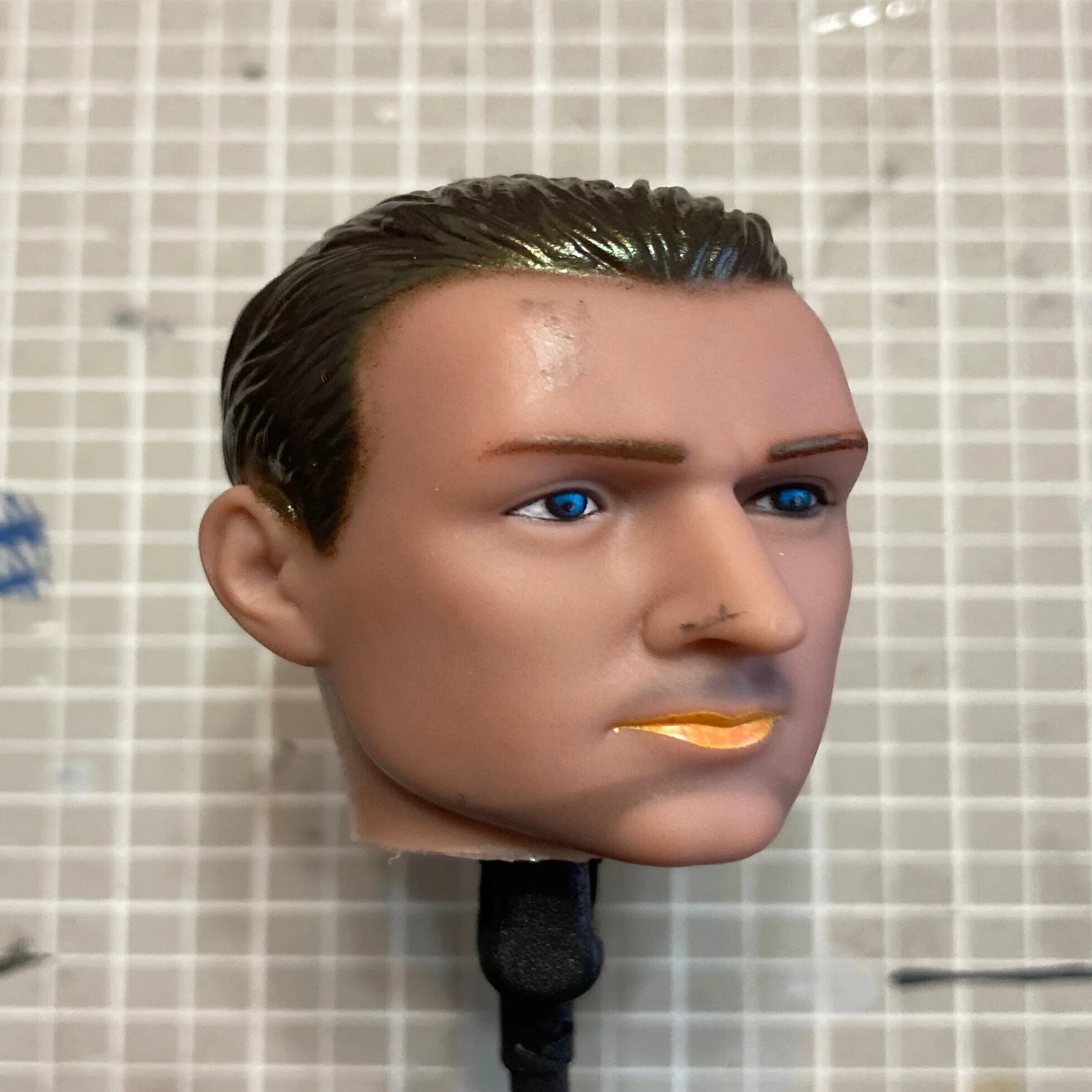 激安フィギュアのヘッド 1/6 をリアルにリペイントしてみた vol.1 