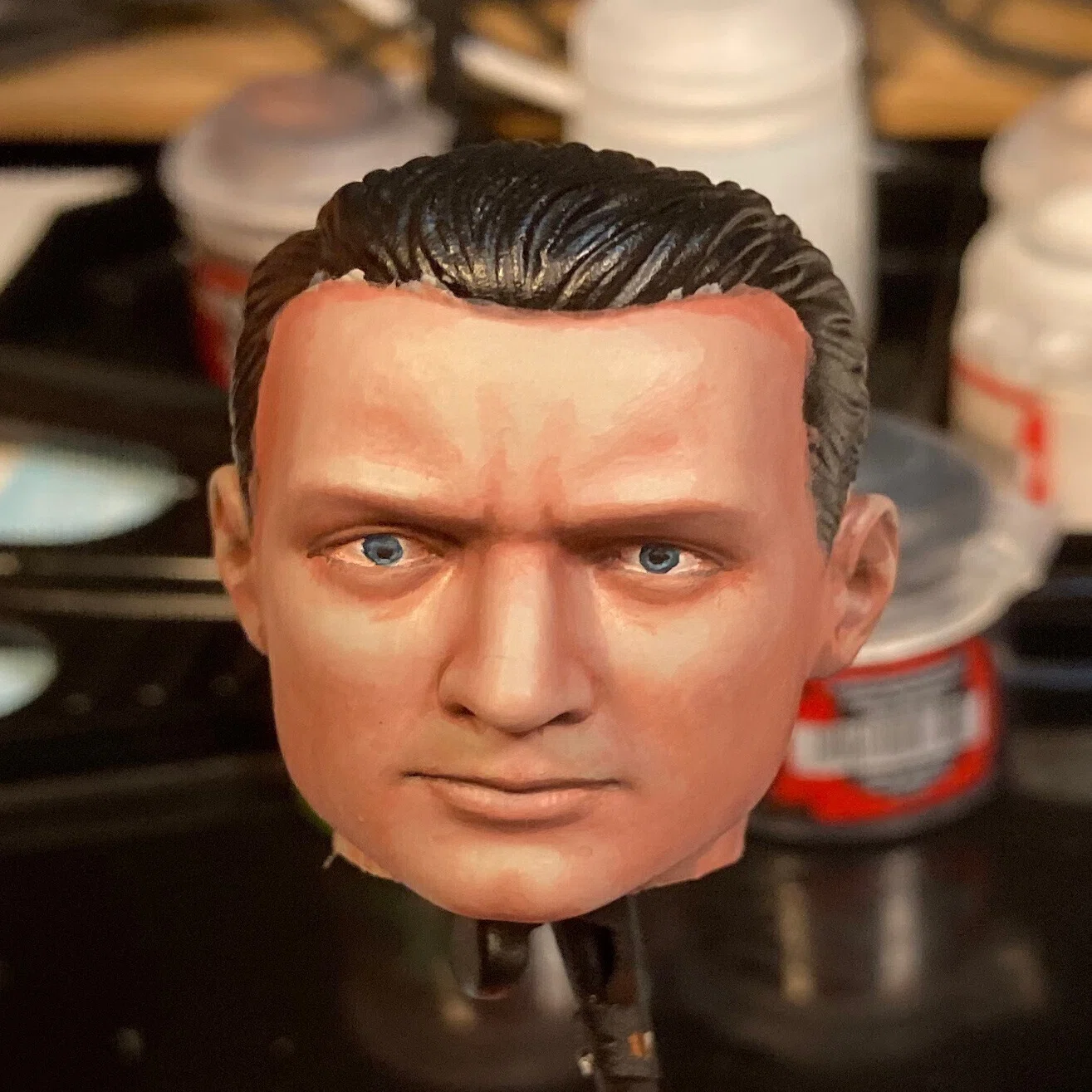 激安フィギュアのヘッド 1/6 をリアルにリペイントしてみた vol.1 