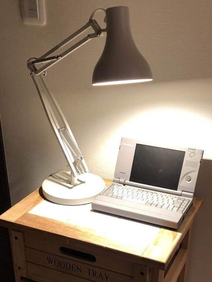 無印良品の展示品半額デスクライト｜アラン藤島
