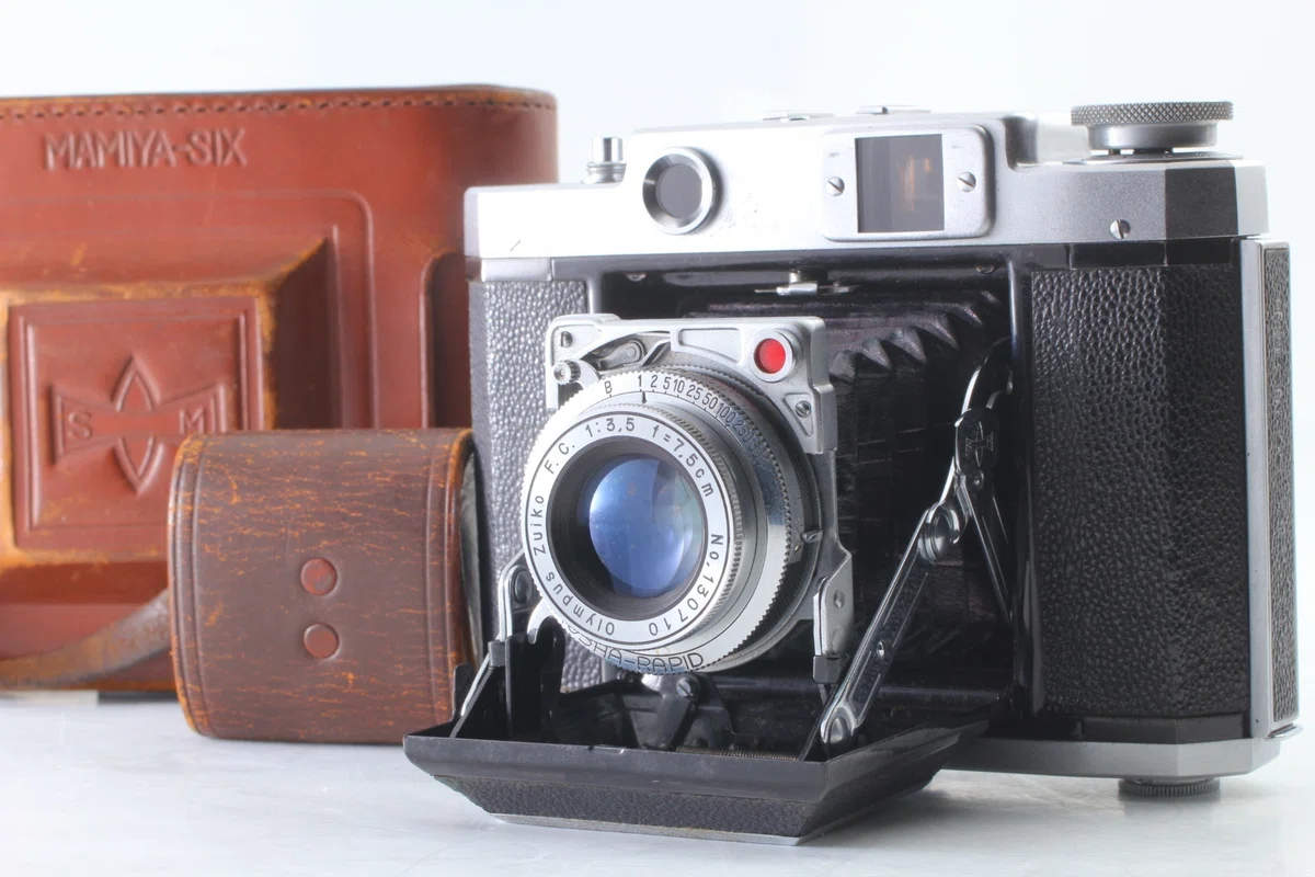 マミヤ6の分解｜フィルムカメラ修理のアクアカメラ