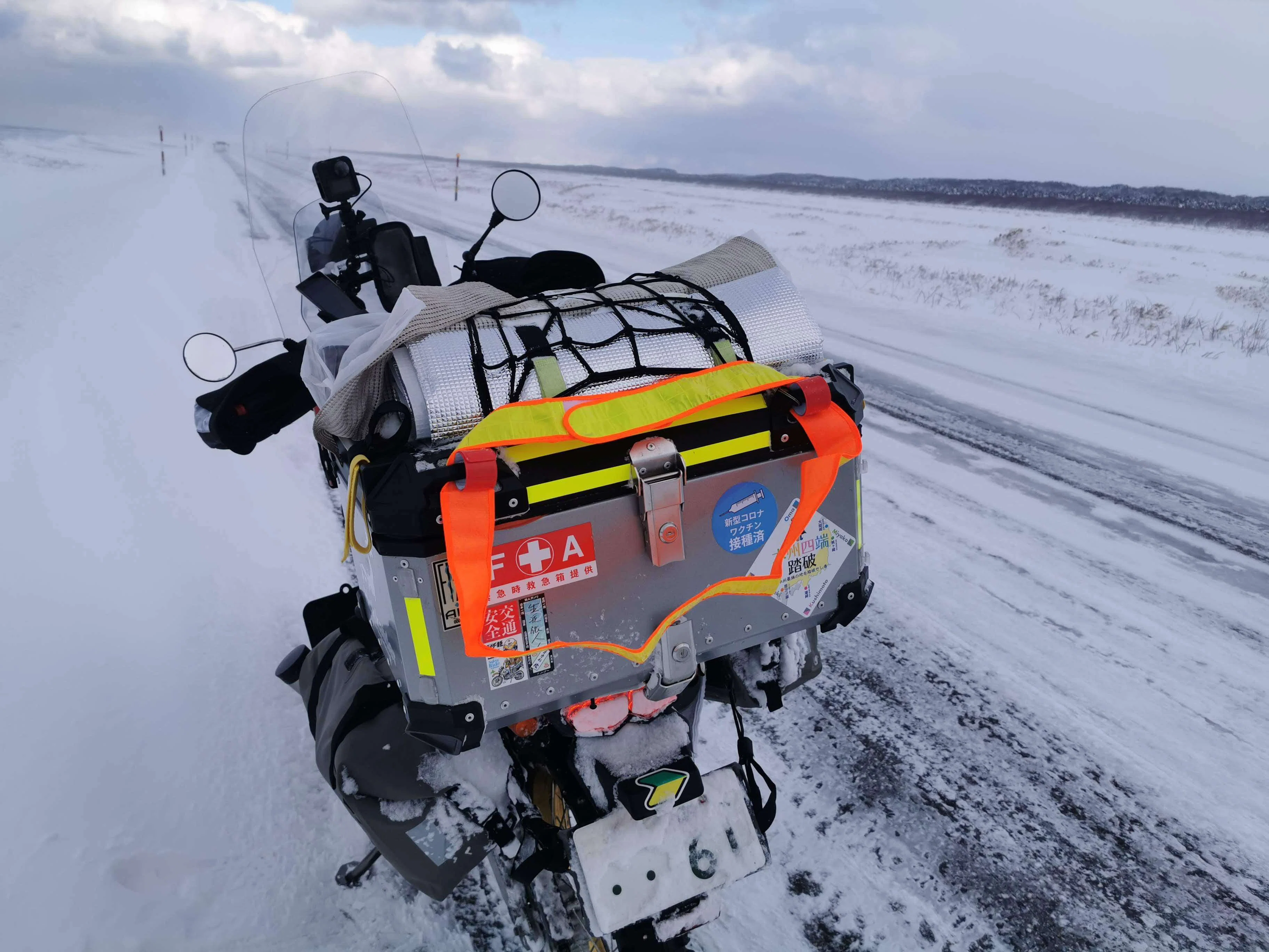 フルサイズのオフ車用冬季スパイクタイヤ前後セット 年越し宗谷など