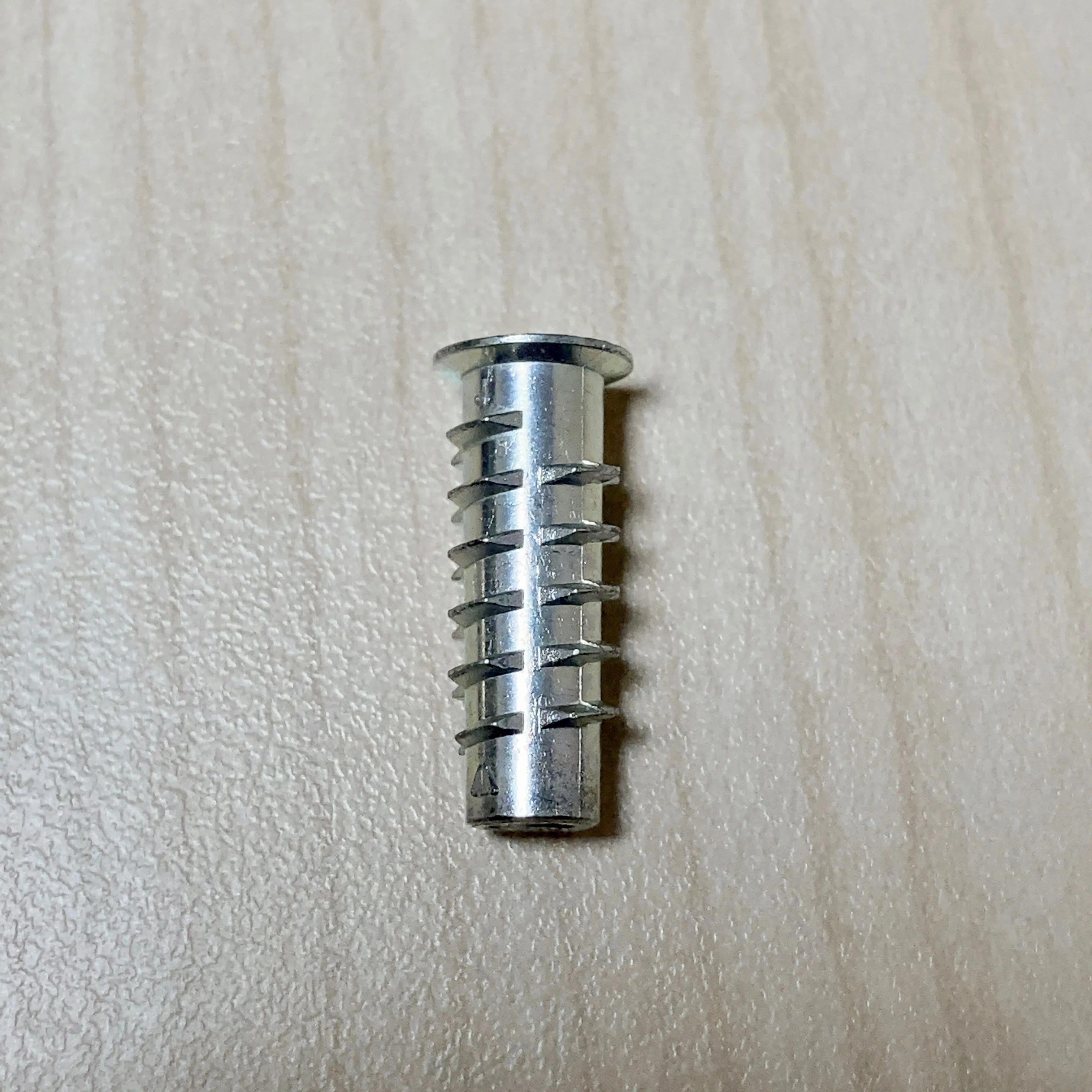 電動昇降デスク(Flexispot)の鬼目ナット化｜tan^2@電気系DIY