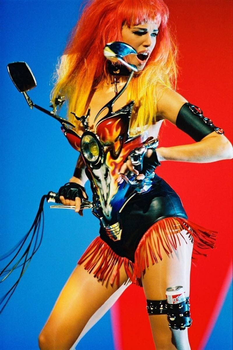 R.I.P. ティエリーミュグレー 本人へ直接、花束を渡した思い出は