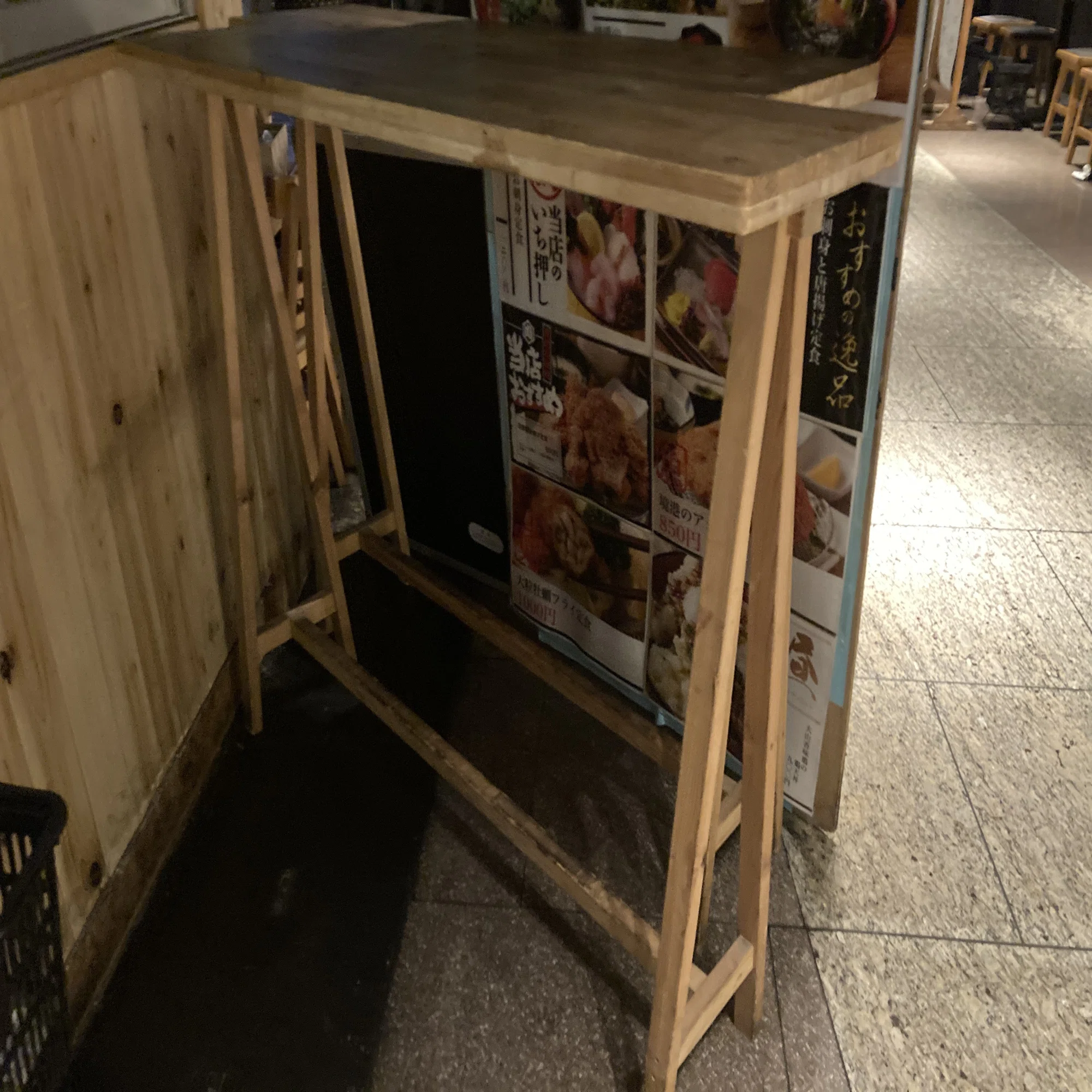 立ち飲み用簡易テーブルは在宅仕事のスタンディングテーブルになるか 