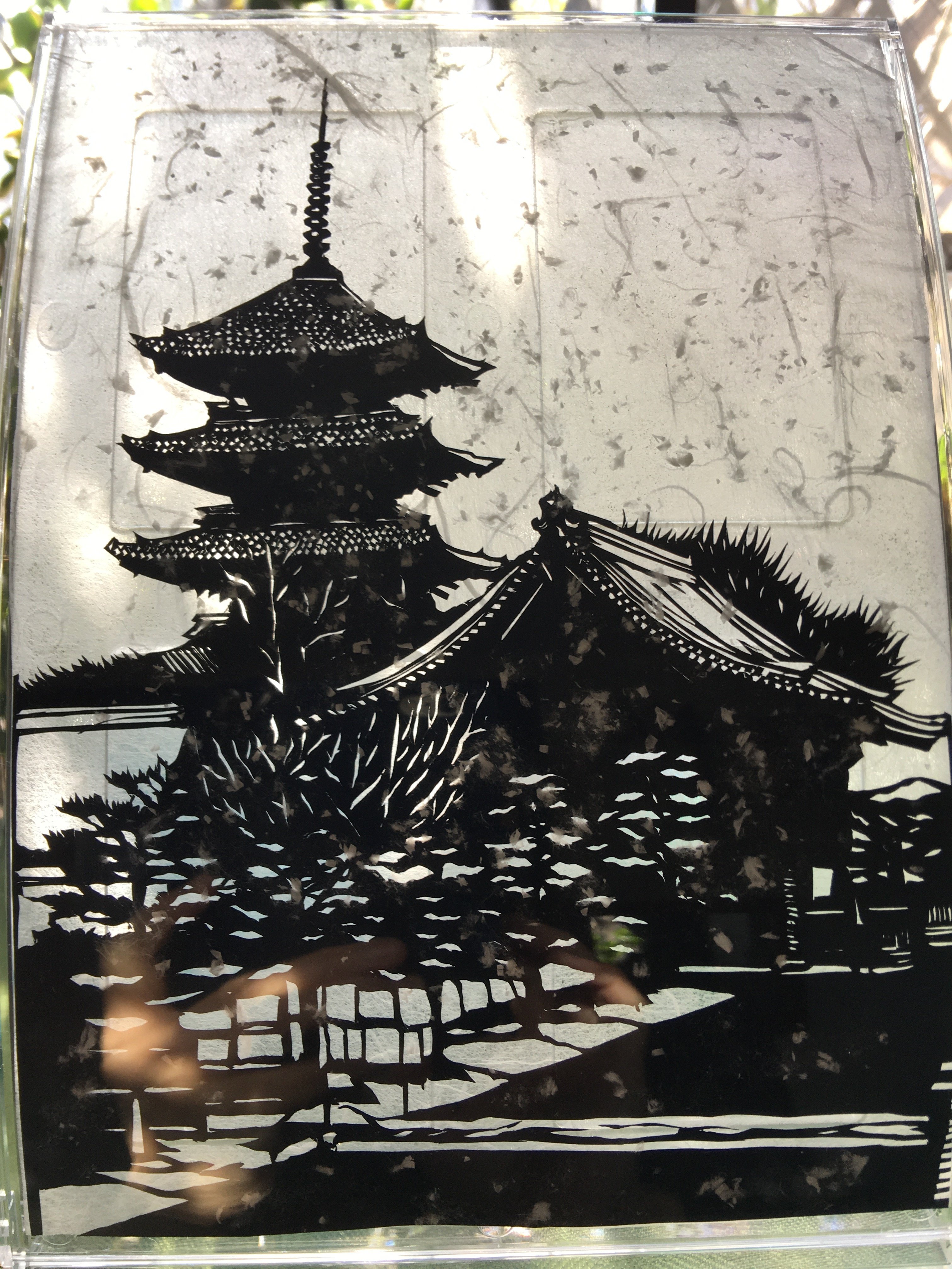 切り絵アート 雪のちらつく東寺五重塔｜Frau Schnitt