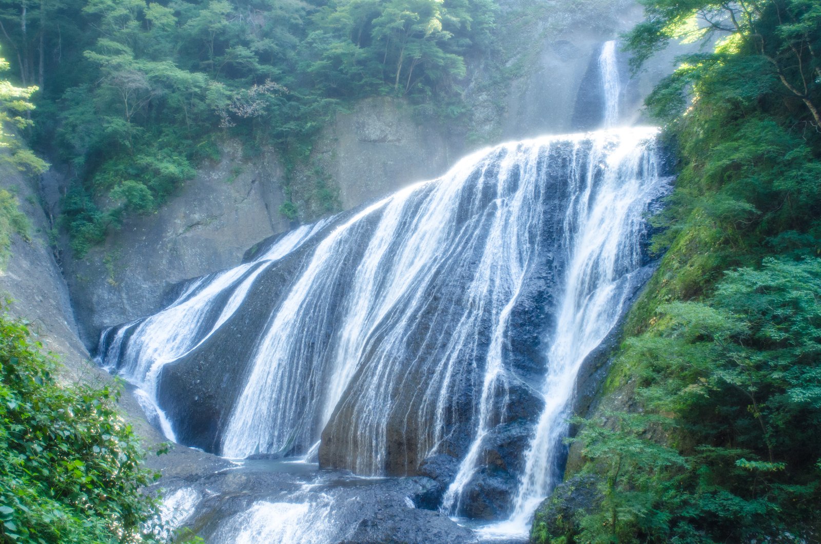 【美しい日本の風景】茨城県 袋田の滝｜【HIS公式】TABIFLEEEEEK（たびふりーく）旅のオンラインサロン