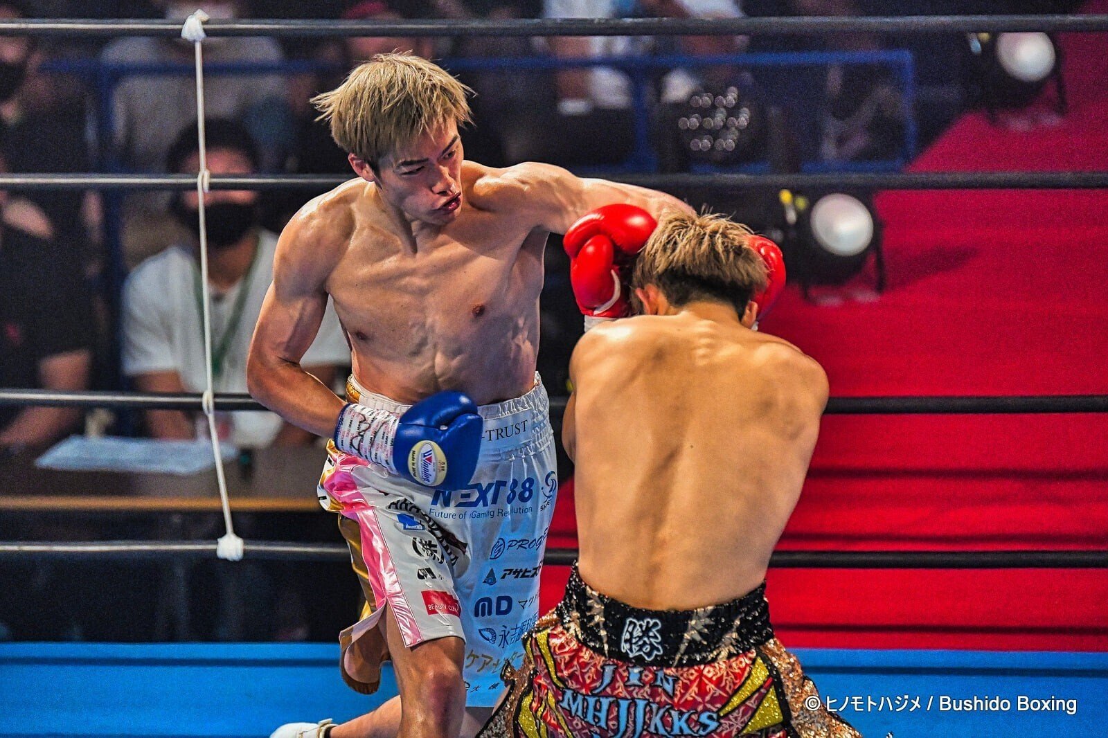 2世ボクサー”湯場海樹がプロ初黒星から再起 “マッスルボクサー”近藤