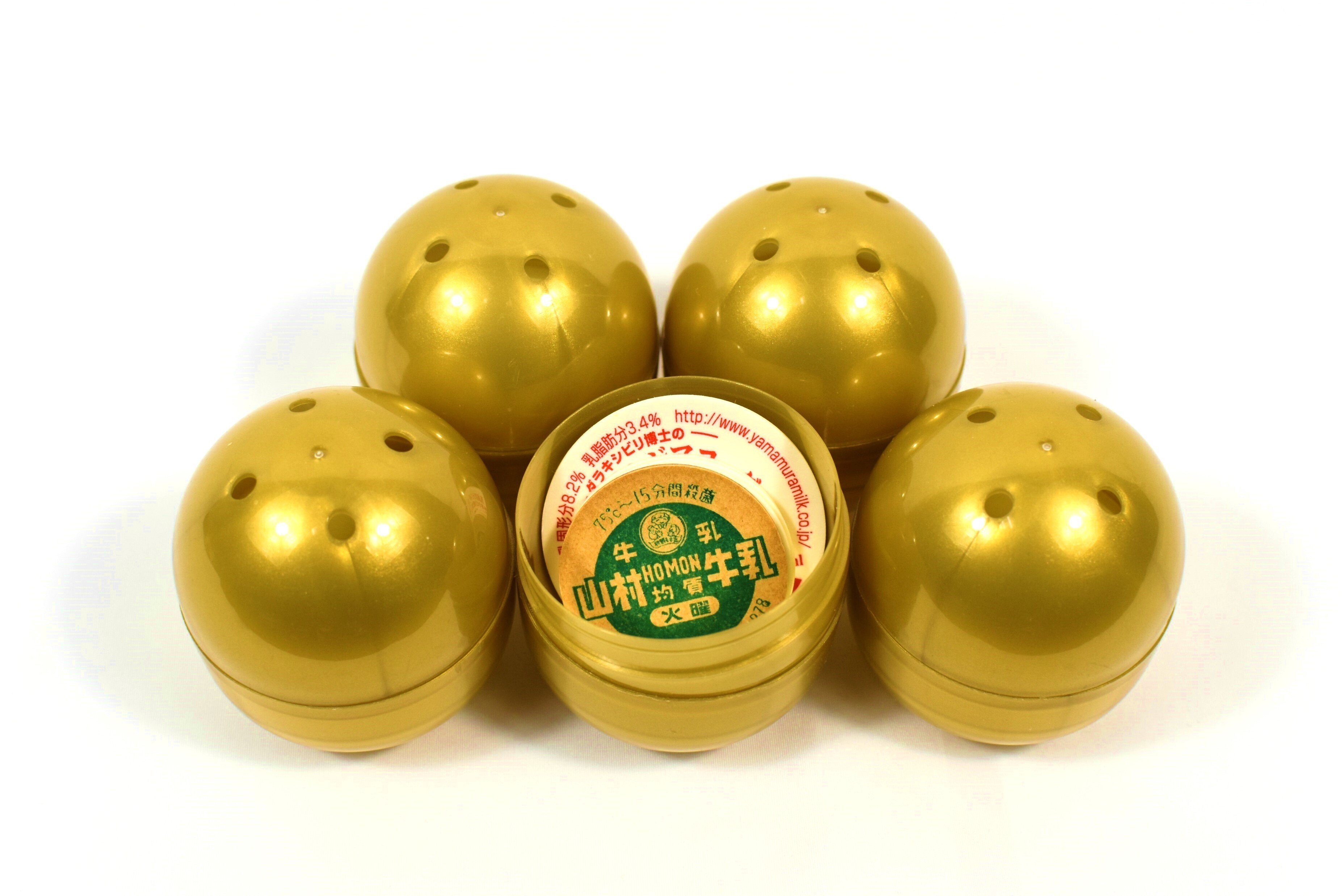 一か月で1,000回販売のガチャが公式通販でも！懐かしの“牛乳瓶の蓋”を