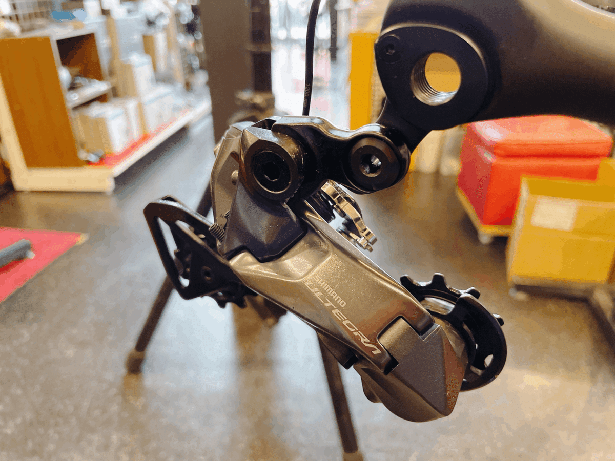 シマノdi2FD、RDセット Amazon.co.jp: シマノ 105 Fd-R7150 Di2 12速 フロントディレイラー