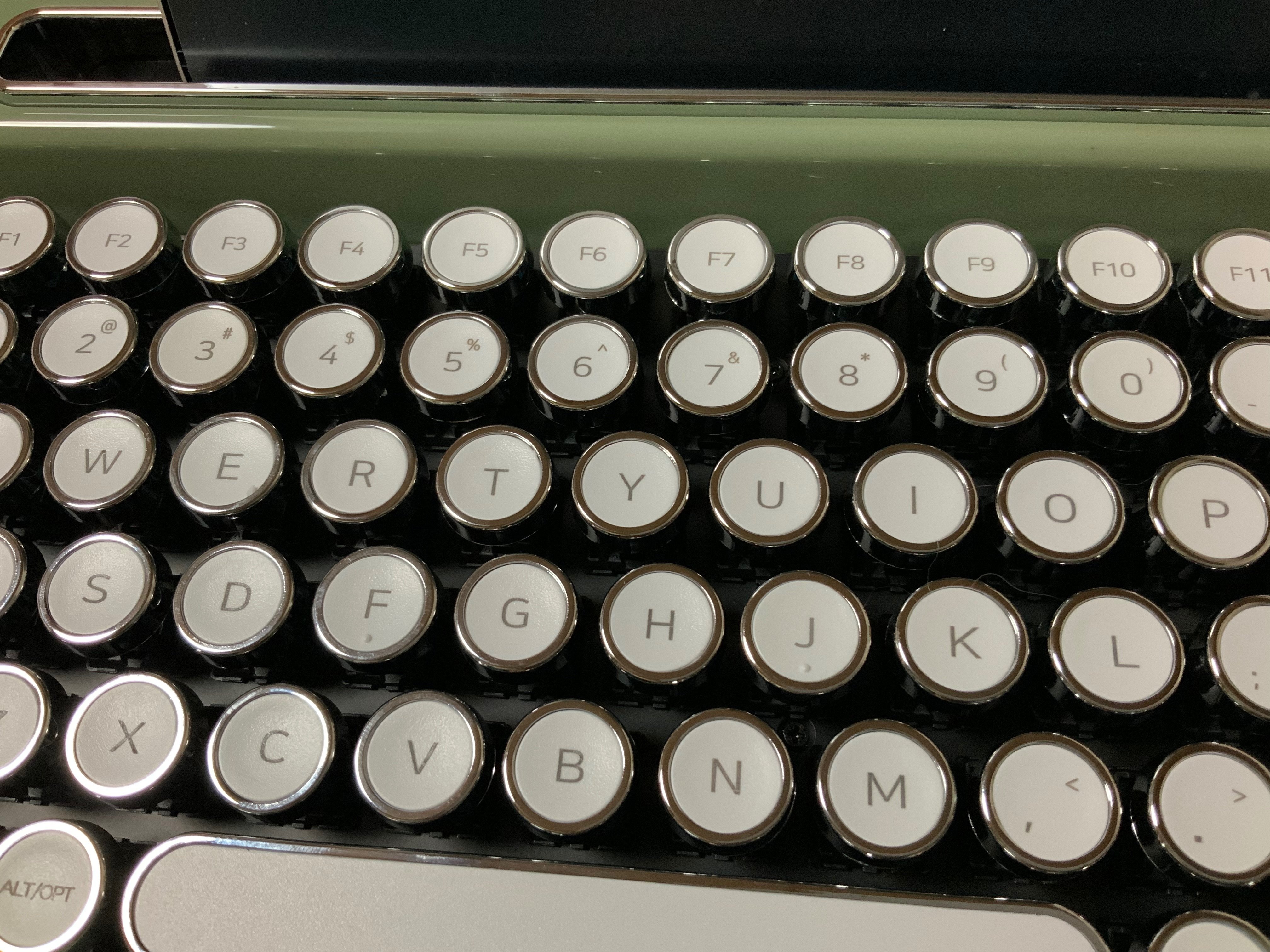 PENNAキーボード タイプライター型 家で一番高いキーボードが来