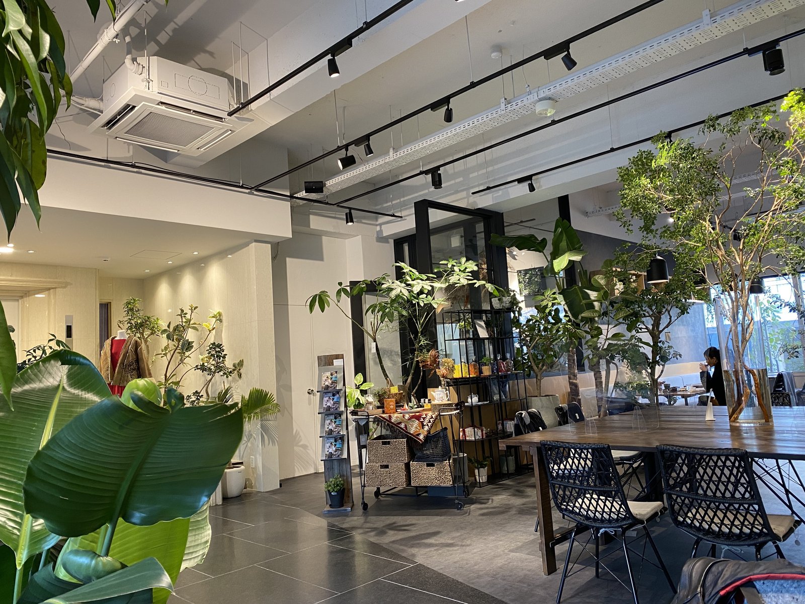 お花屋さんと素敵カフェ About Her 箕面市 紗代 Note お花屋さんと素敵カフェ About Her 箕面市 紗代 Note