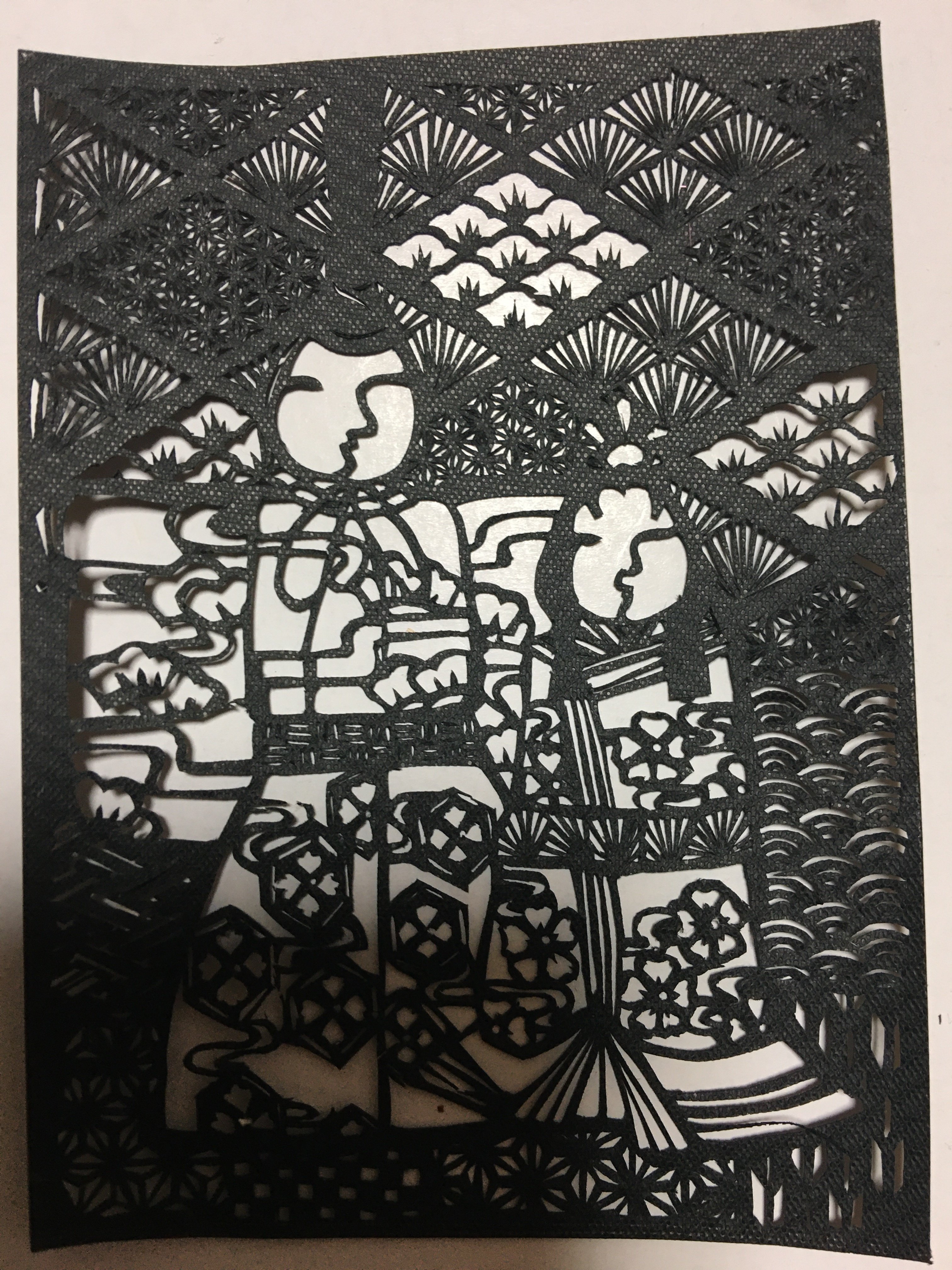 切り絵アート 立ち雛人形 着物柄入 途中 Frau Schnitt Note