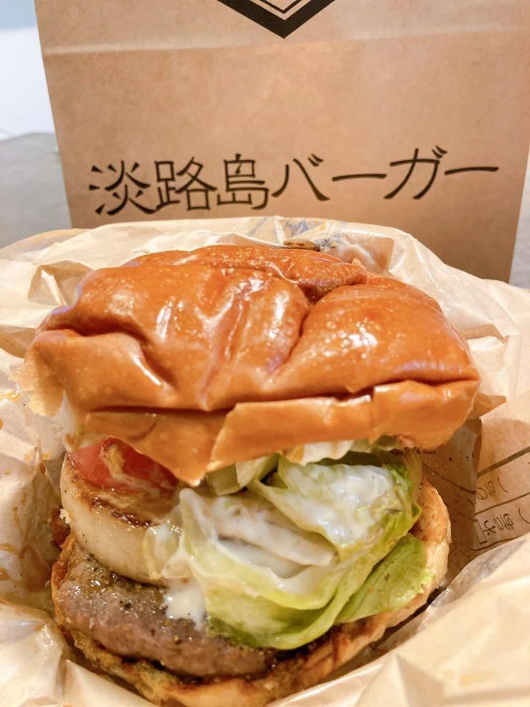 It's hard to eat! But, I love burgers.｜霧 / 柔らかく日々成長を志すもの