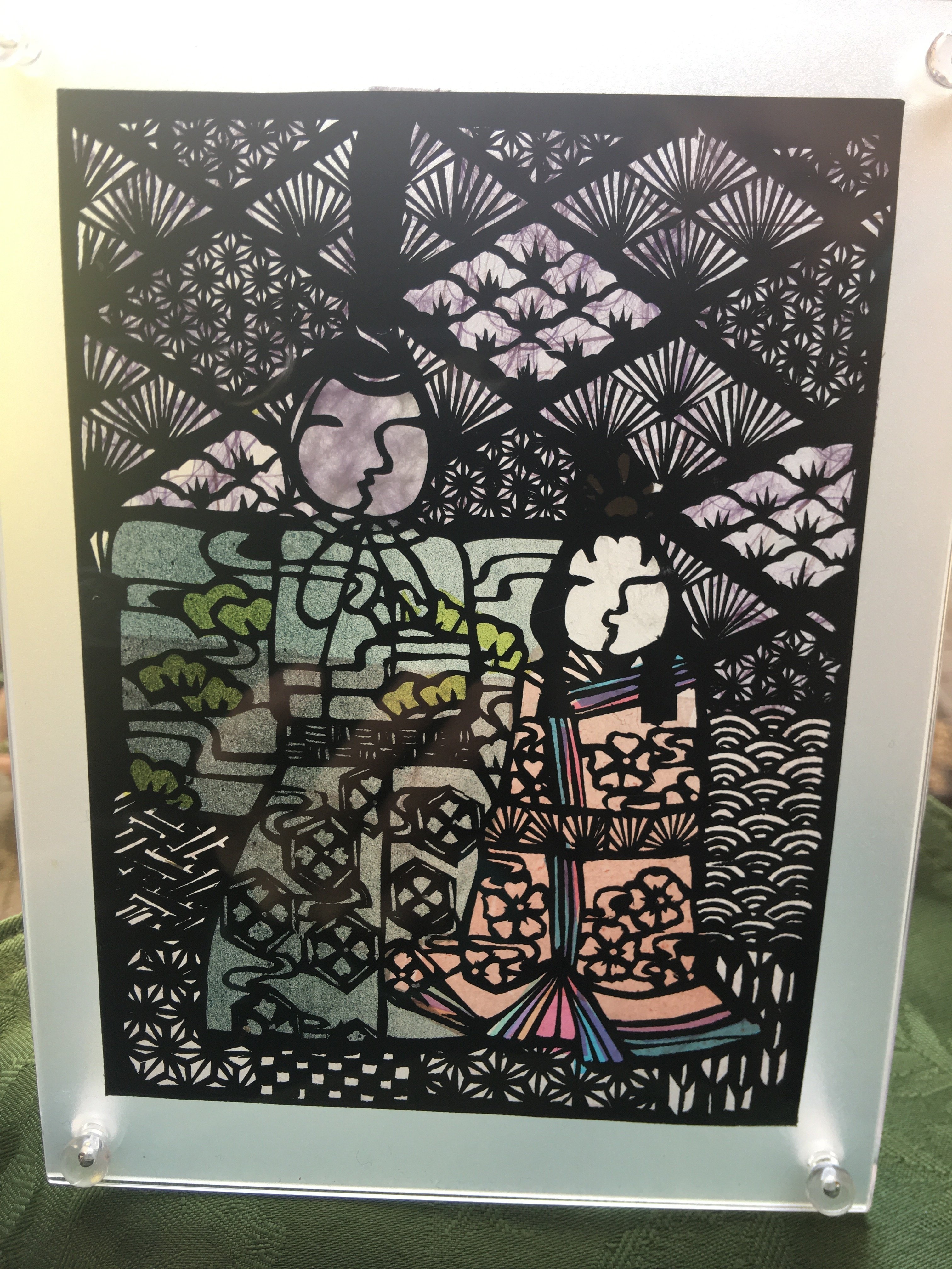 切り絵アート 立ち雛人形 和模様背景 Frau Schnitt Note