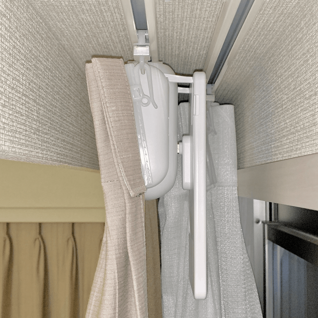 SwitchBotカーテンのソーラーパネルに光を｜tan^2