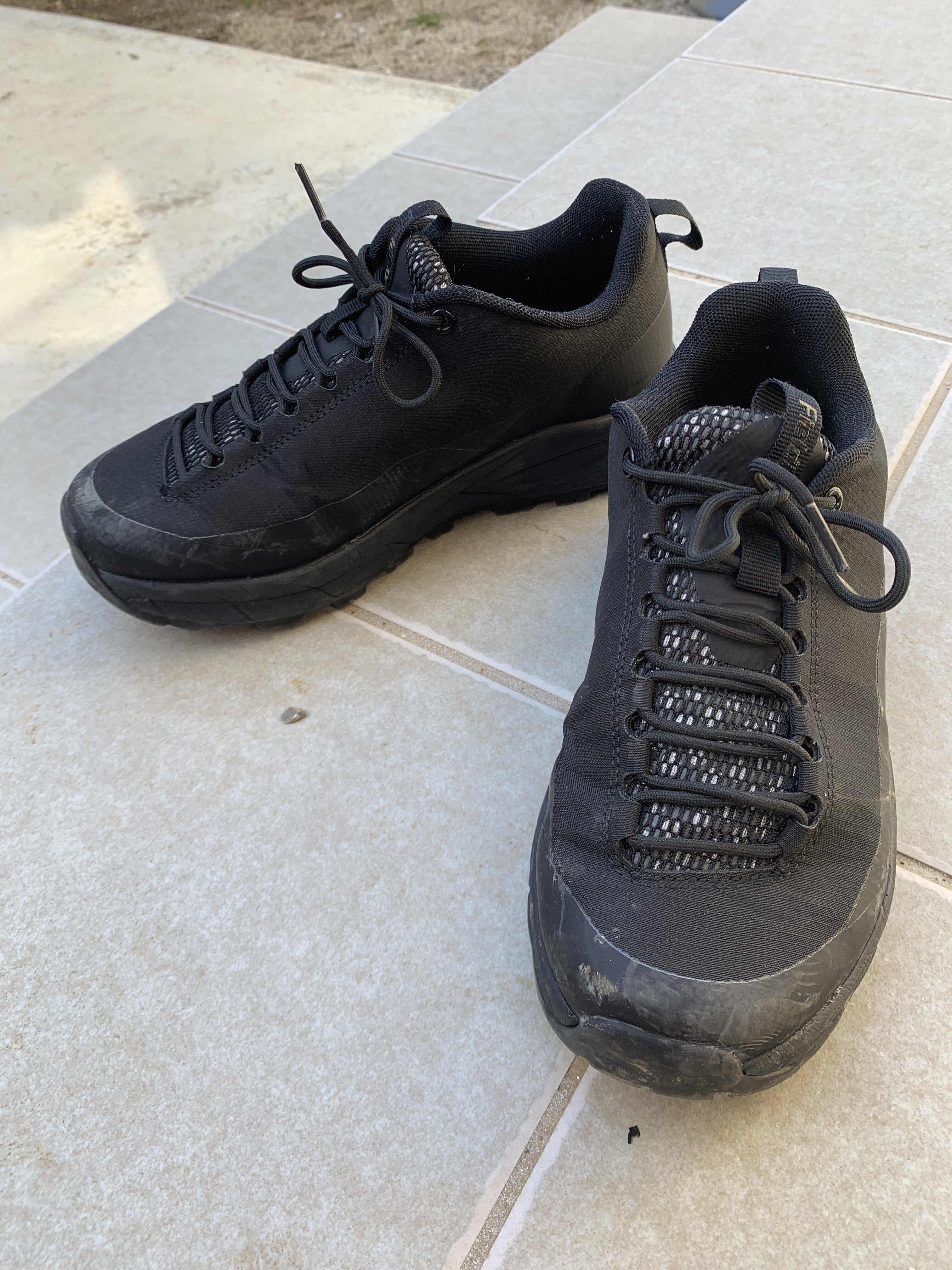 taru様 ご覧頂きありがとうございます☺️ 本日は、#高耐久シューズアクティブ