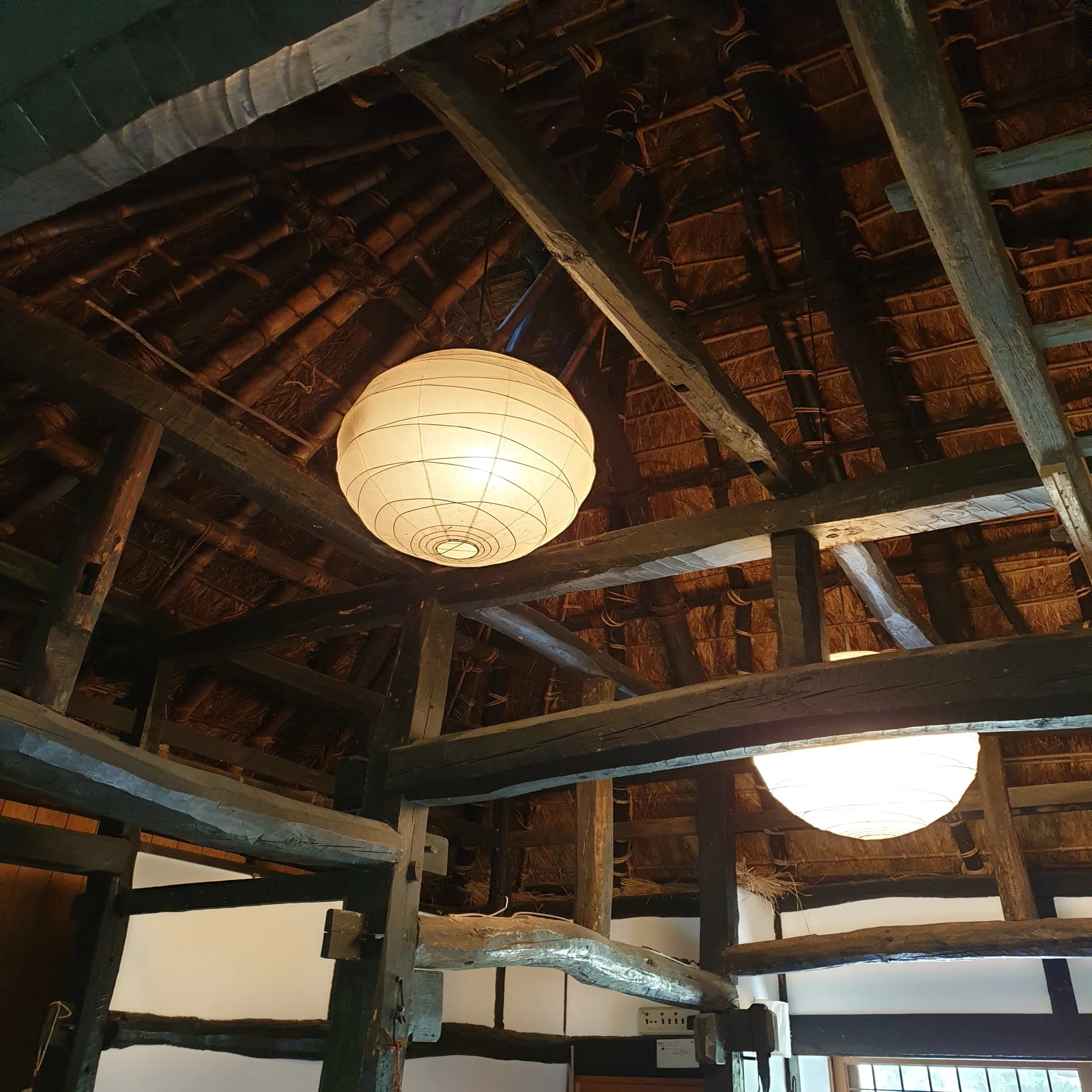 田舎暮らし】茅葺き屋根の古民家のメリット・デメリット｜ひで@建築士 