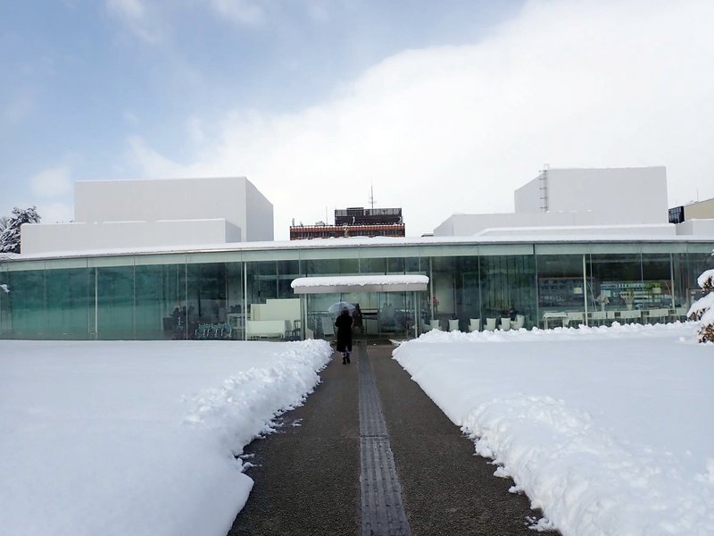 2022年2月22日の広場の雪景色