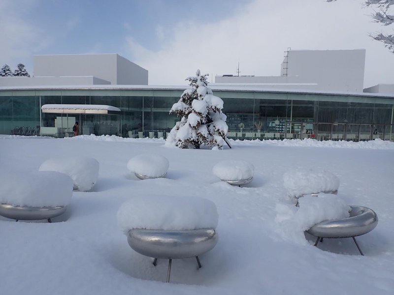 2022年2月22日の広場の雪景色