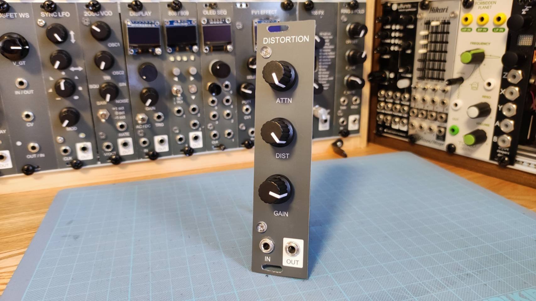 $3 Diode clip Distortion-DIY Eurorack Modular Synthesizer $3 Diode clip Distortion-DIY Eurorack Modular Synthesizer