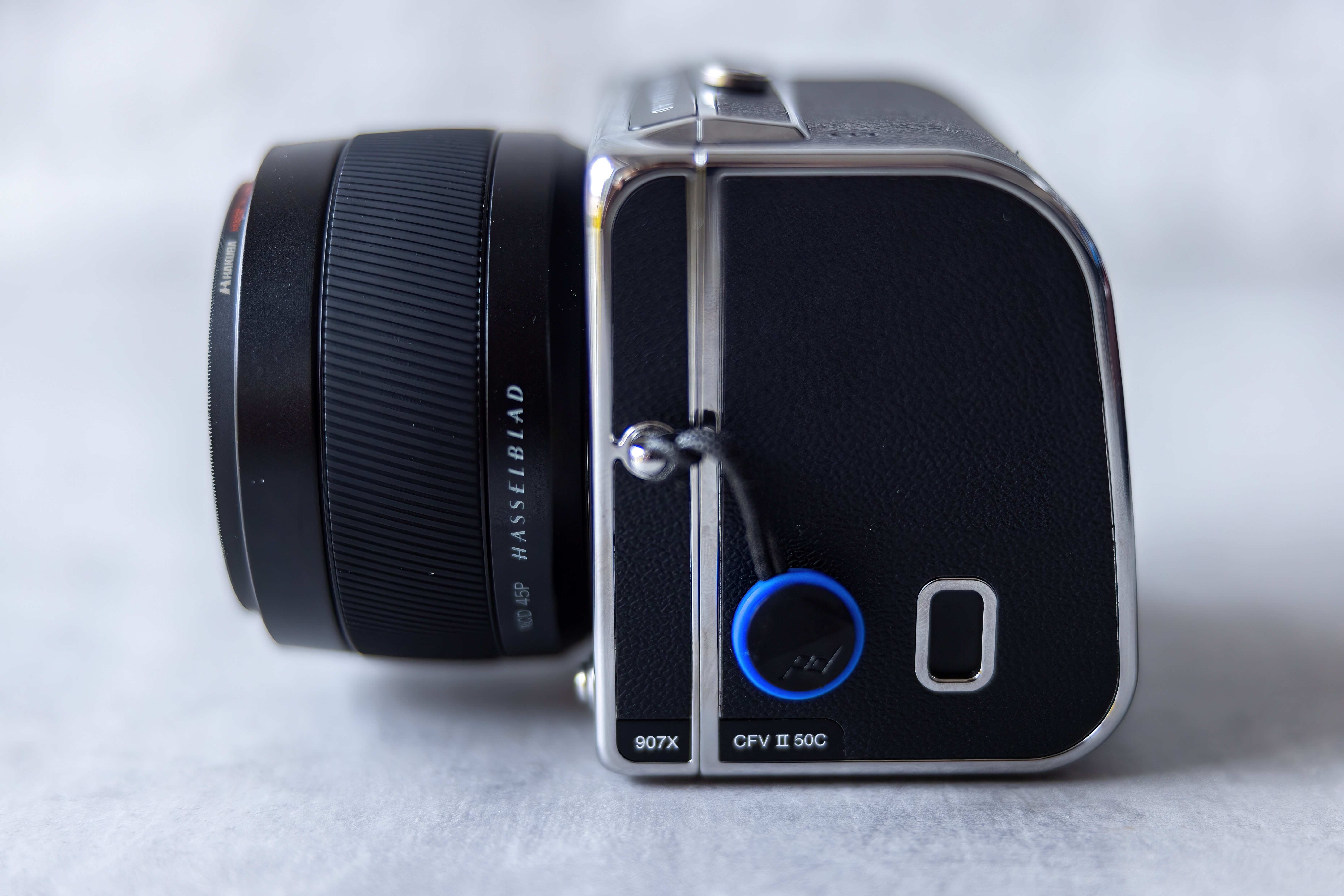 090 少し不便くらいがちょうど良い！超コンパクト中判デジカメ