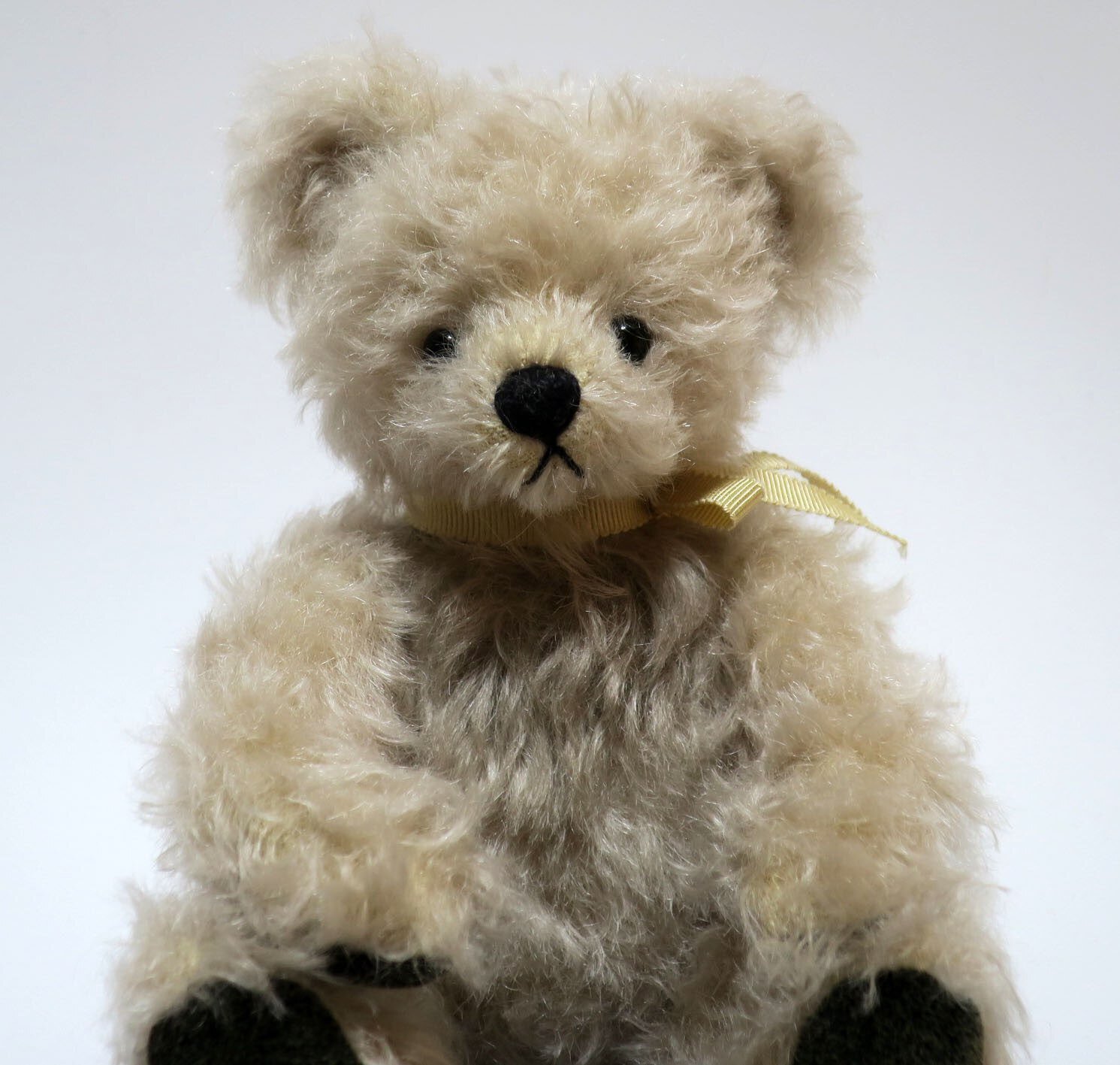 石原路子さんのテディベアによる、五十嵐 弘・作「自画像」の再現