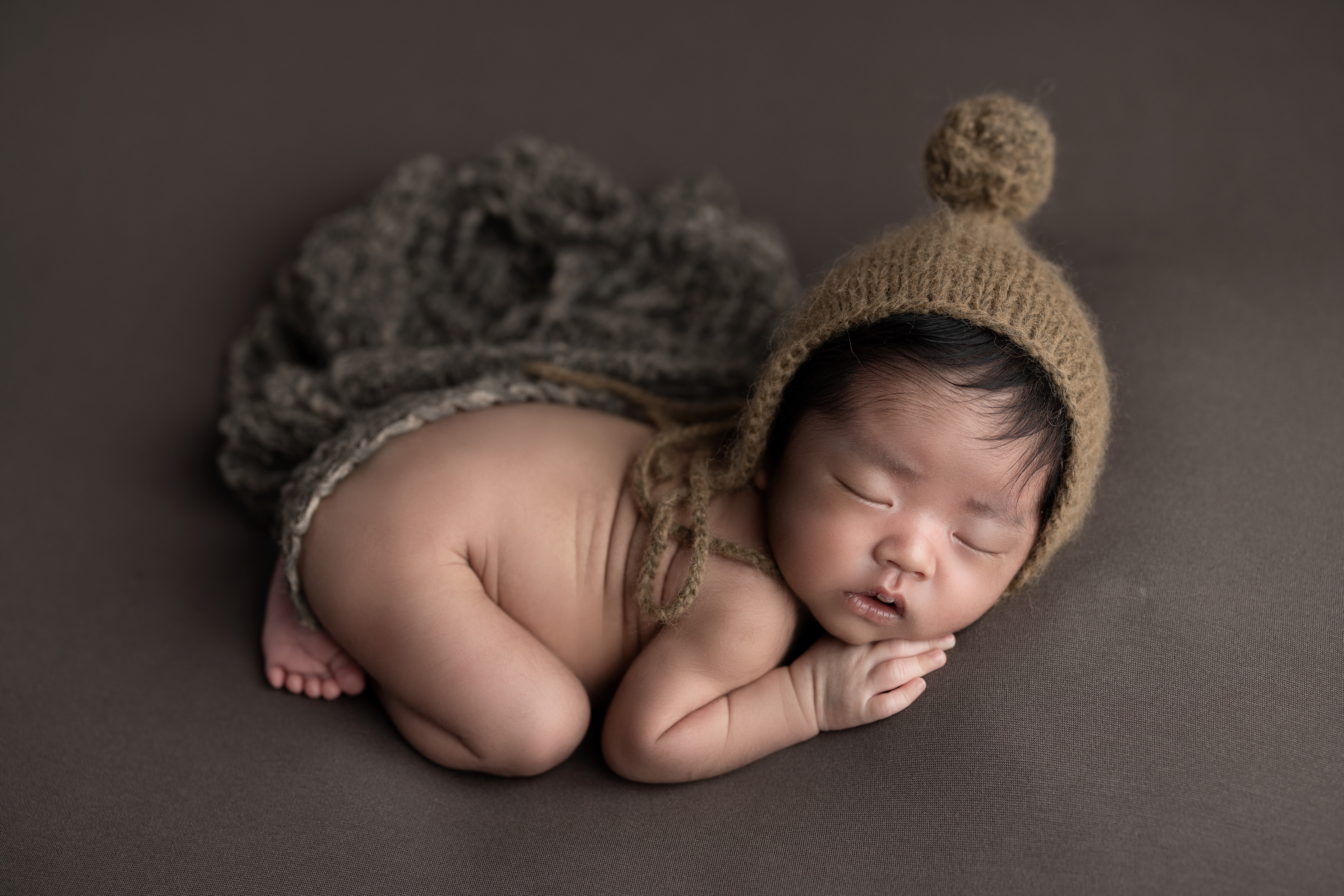 ニューボンフォトのポージング｜ニューボーンフォトTKG-Works