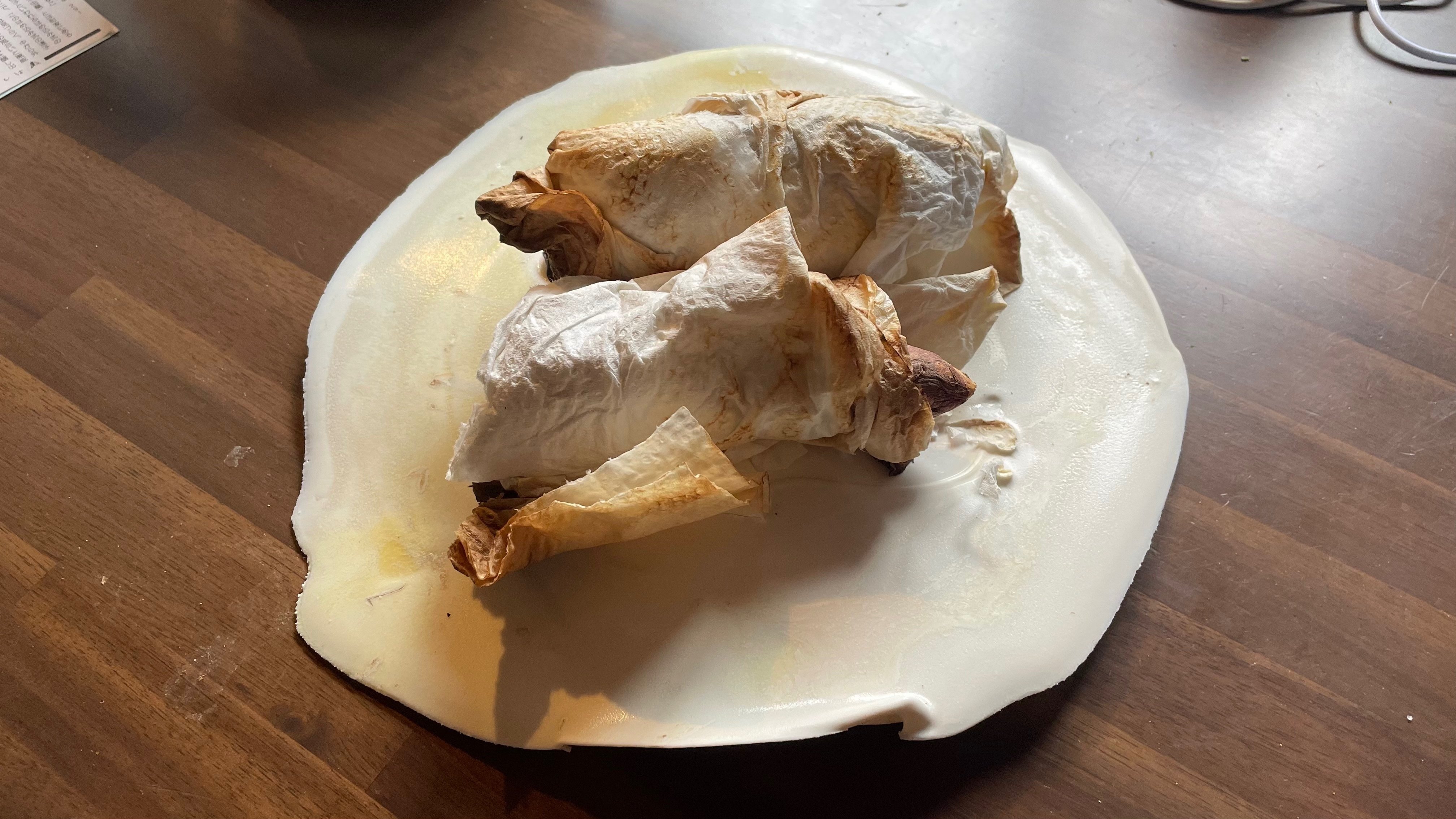 なにかがついたお皿 なにかがついたお皿 なにかがついたお皿 欠陥のある[壊れた陶器