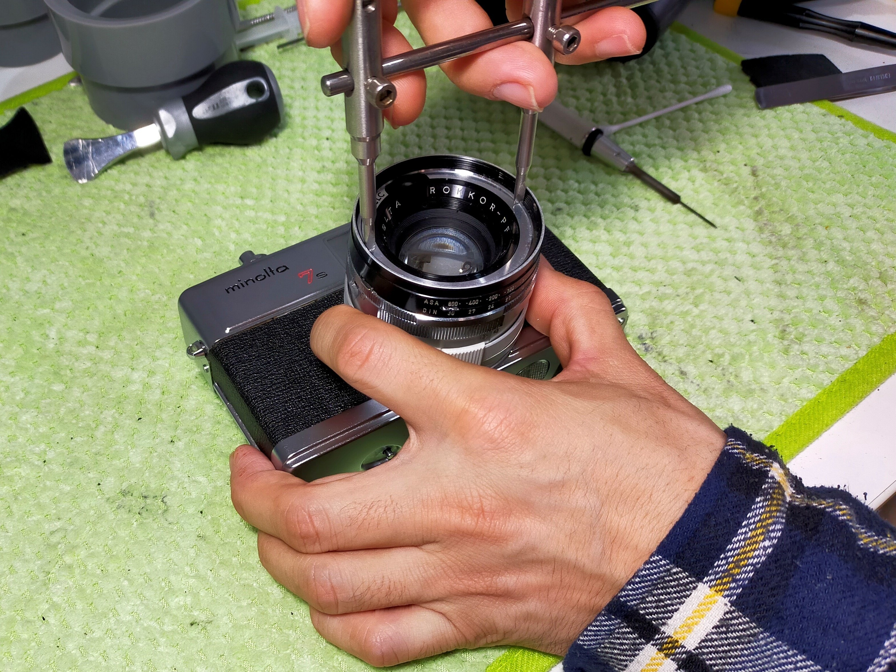 ミノルタ Hi-Matic 7sの分解｜フィルムカメラ修理のアクアカメラ