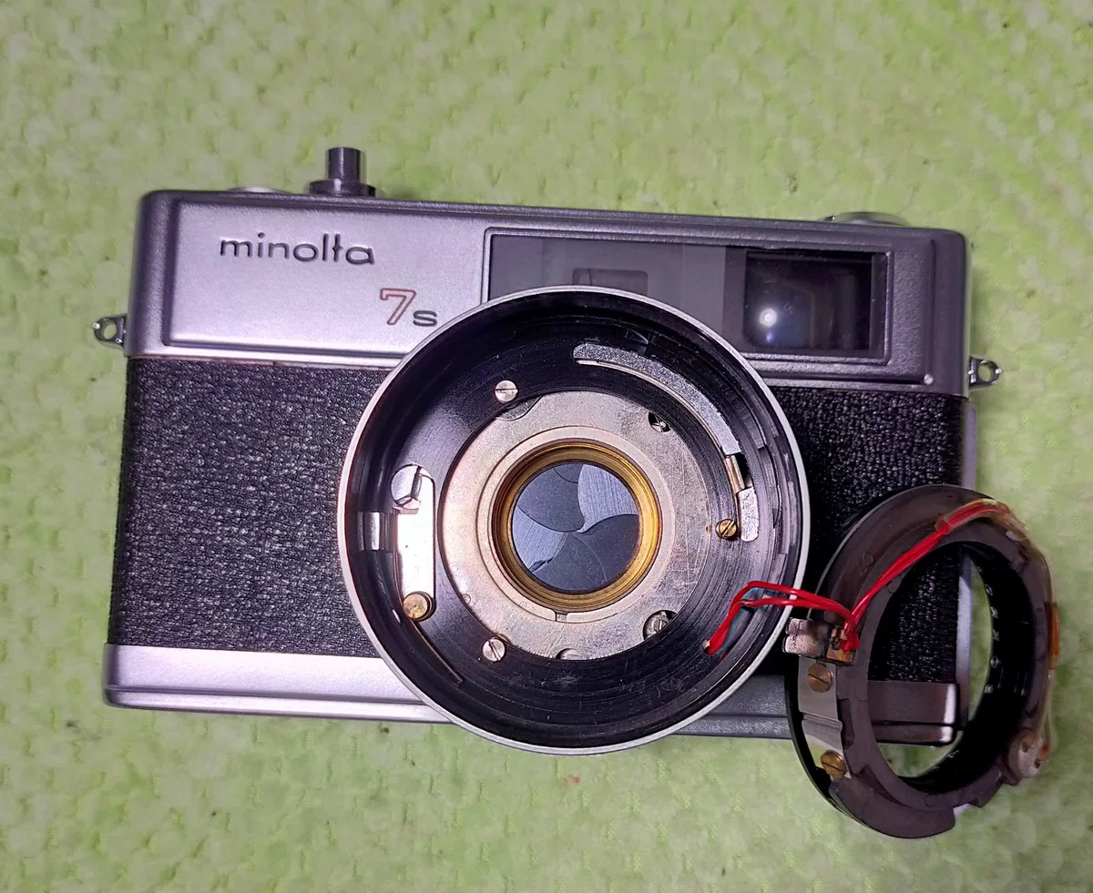 ミノルタ Hi-Matic 7sの分解｜フィルムカメラ修理のアクアカメラ